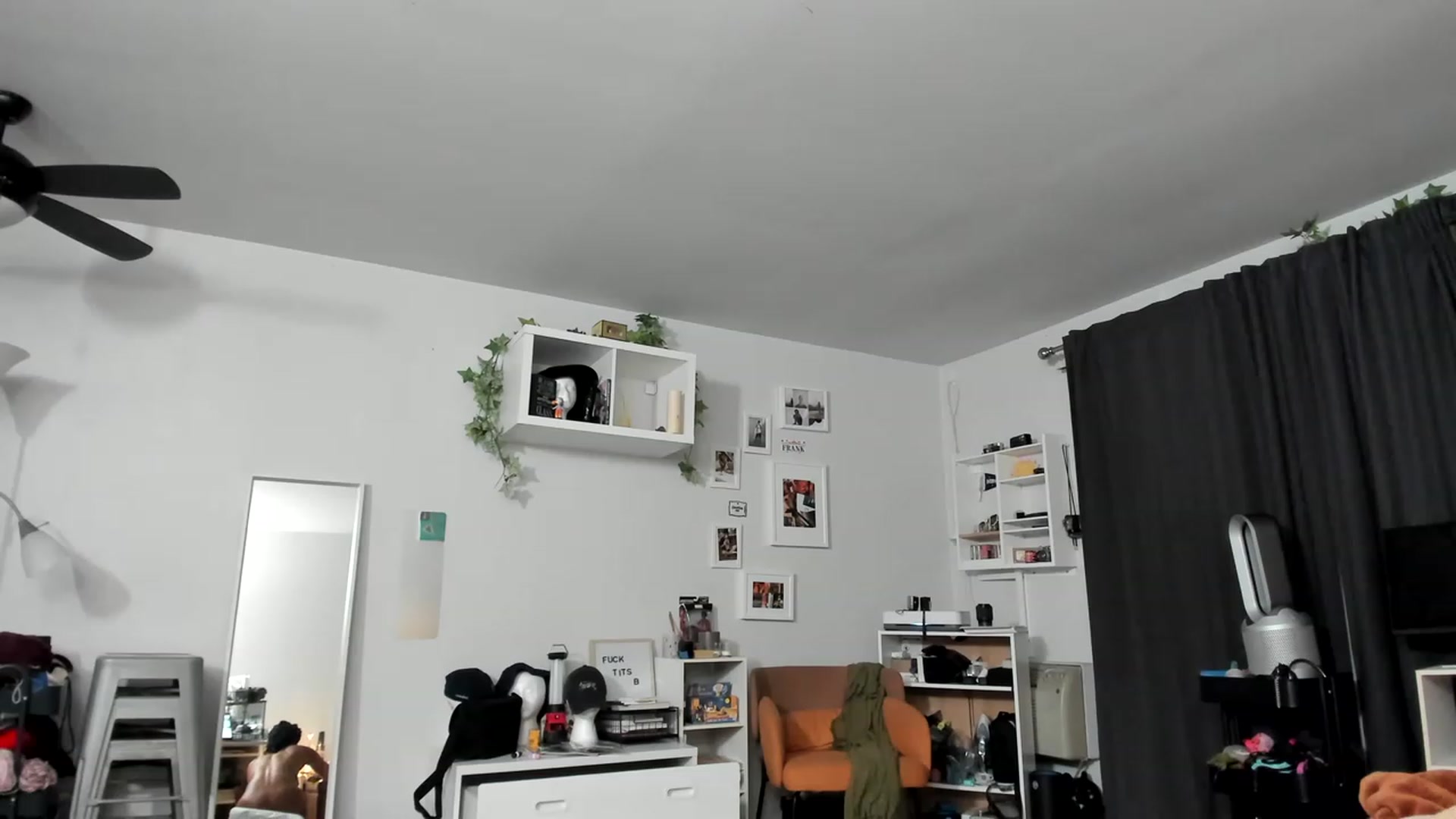 Gallery image thumbnail from Frankiiy_'s myfreecams stream on, 06/22/2023, 08:55 image 19 of 20