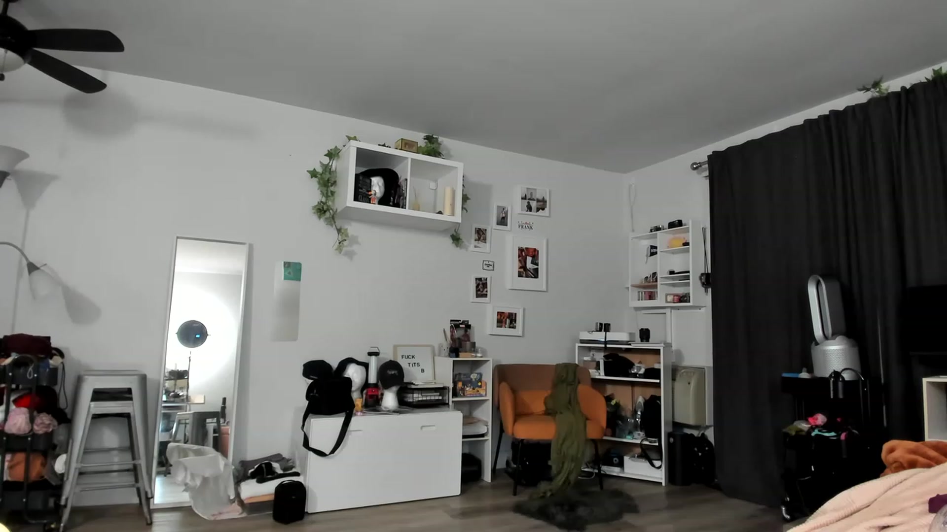 Gallery image thumbnail from Frankiiy_'s myfreecams stream on, 06/22/2023, 08:55 image 3 of 20