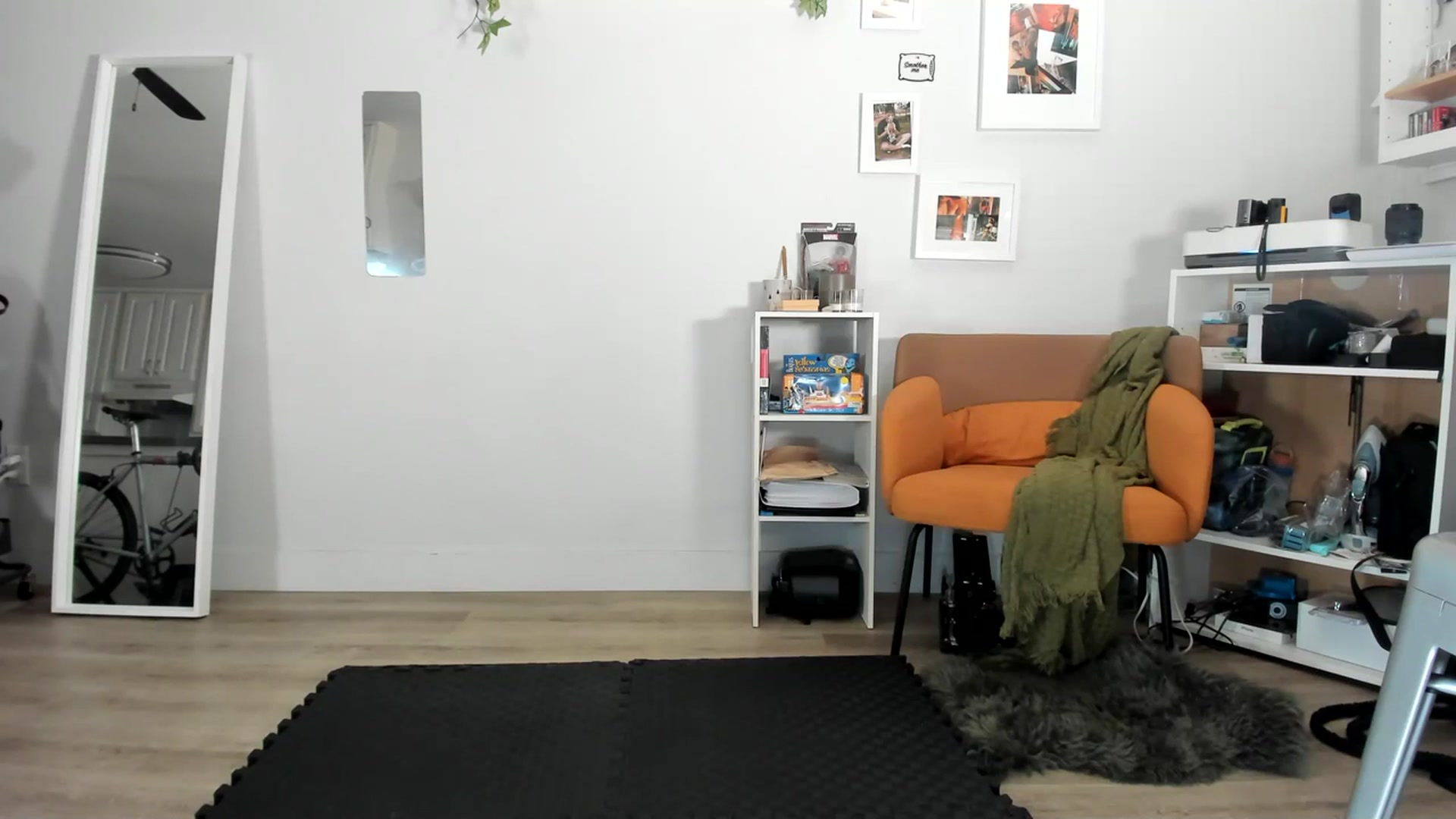 Gallery image thumbnail from Frankiiy_'s myfreecams stream on, 06/23/2023, 07:15 image 16 of 20