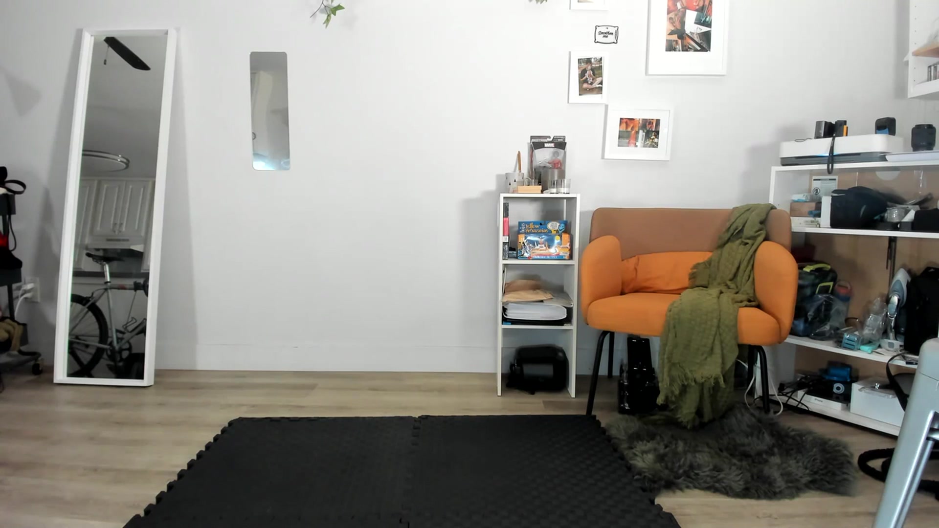 Gallery image thumbnail from Frankiiy_'s myfreecams stream on, 06/23/2023, 07:15 image 9 of 20