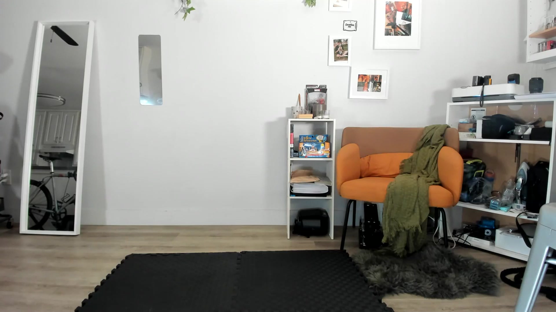 Gallery image thumbnail from Frankiiy_'s myfreecams stream on, 06/23/2023, 07:15 image 15 of 20