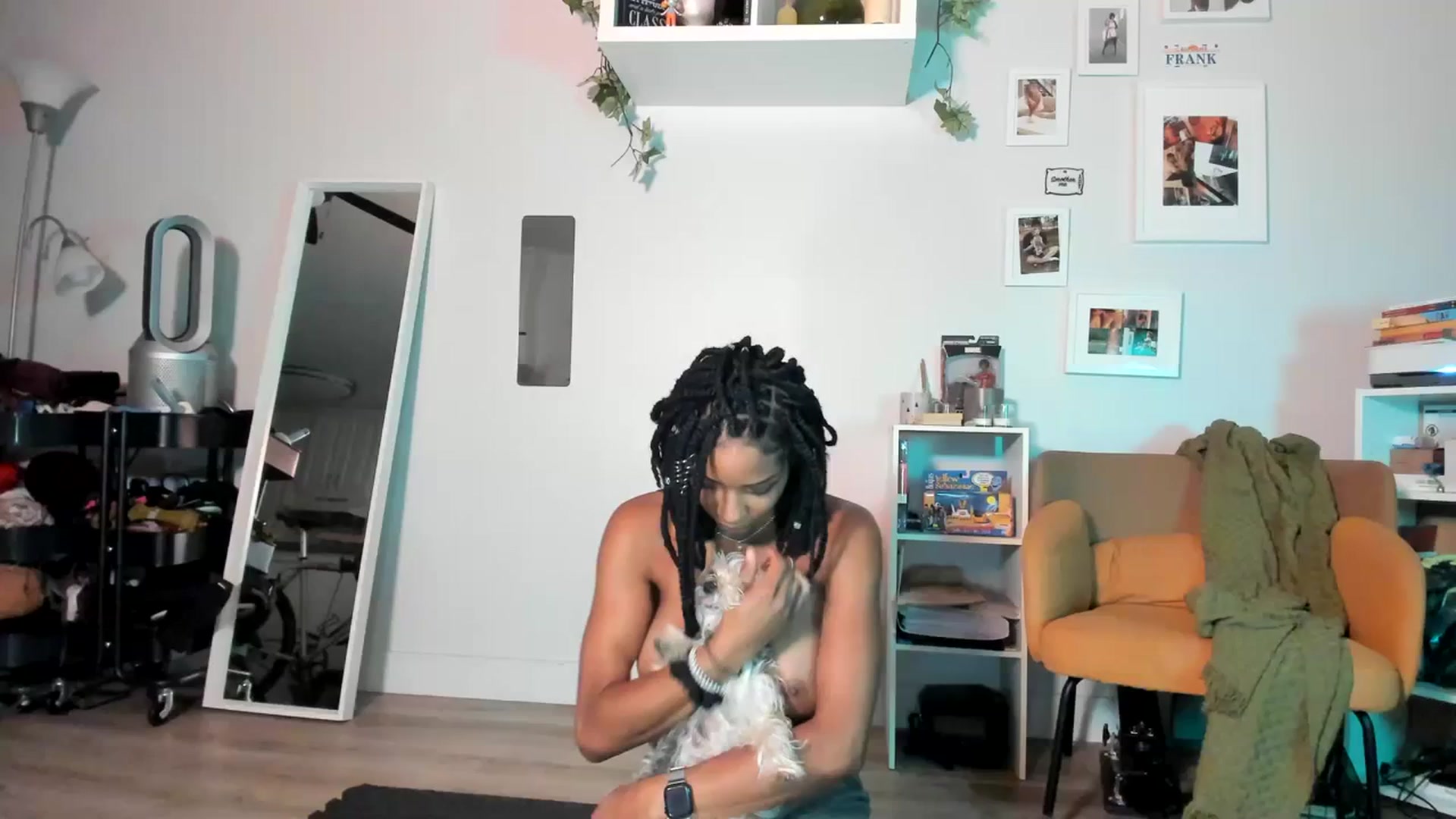 Gallery image thumbnail from Frankiiy_'s myfreecams stream on, 06/26/2023, 08:20 image 20 of 20