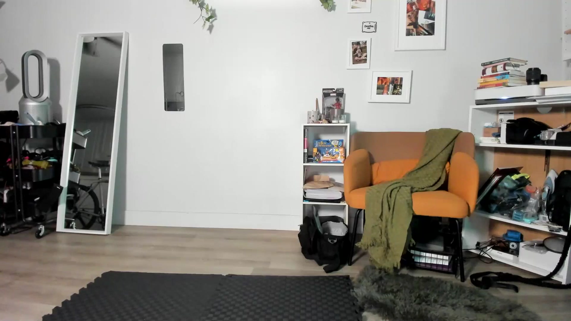 Gallery image thumbnail from Frankiiy_'s myfreecams stream on, 06/30/2023, 06:45 image 18 of 20