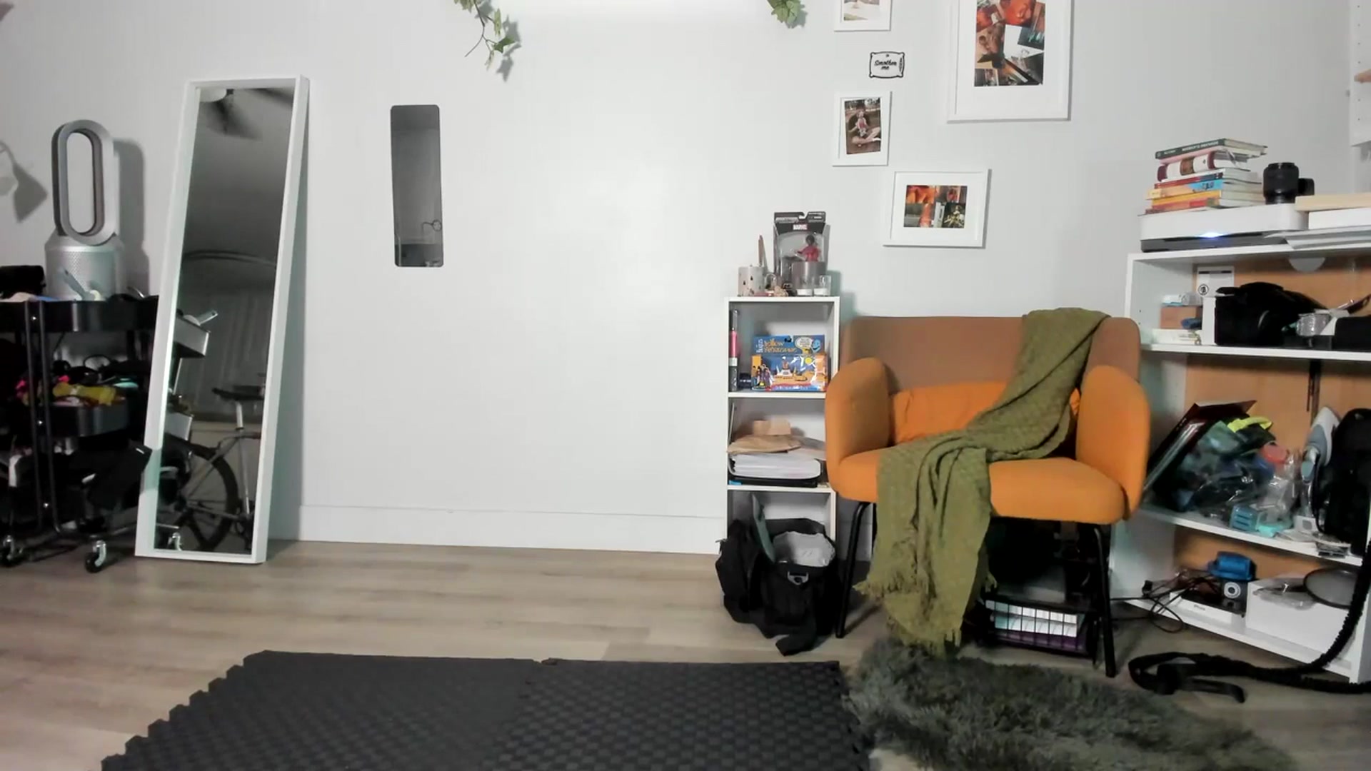 Gallery image thumbnail from Frankiiy_'s myfreecams stream on, 06/30/2023, 06:45 image 17 of 20