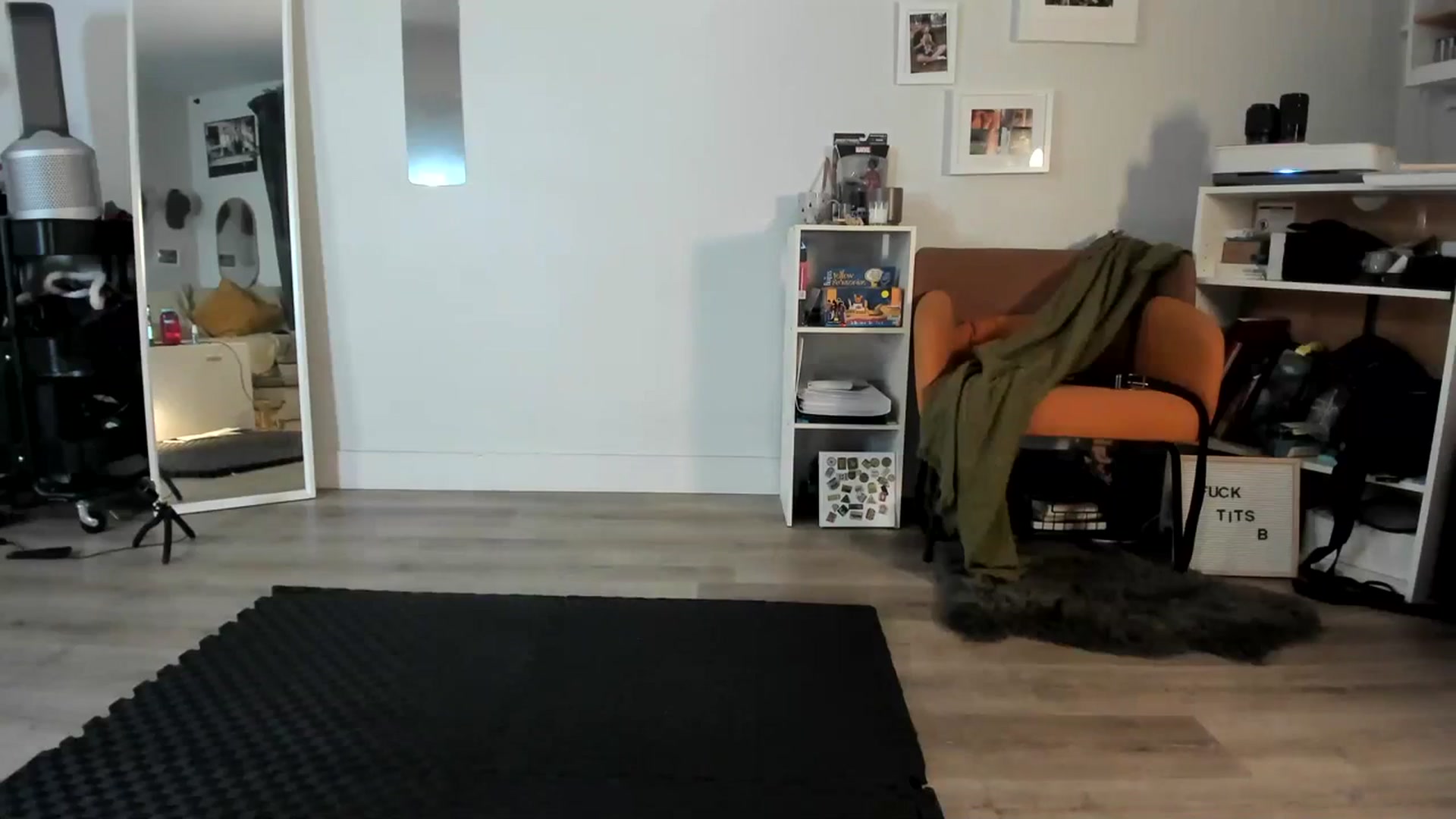 Gallery image thumbnail from Frankiiy_'s myfreecams stream on, 07/14/2023, 05:44 image 13 of 20