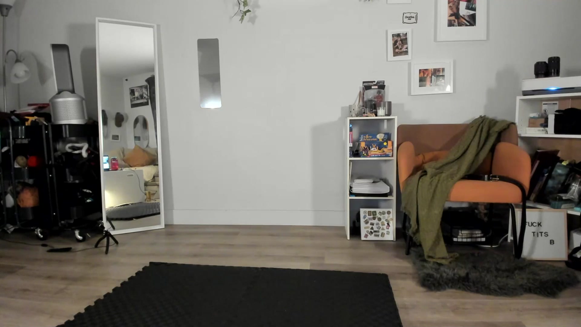 Gallery image thumbnail from Frankiiy_'s myfreecams stream on, 07/14/2023, 06:48 image 17 of 20