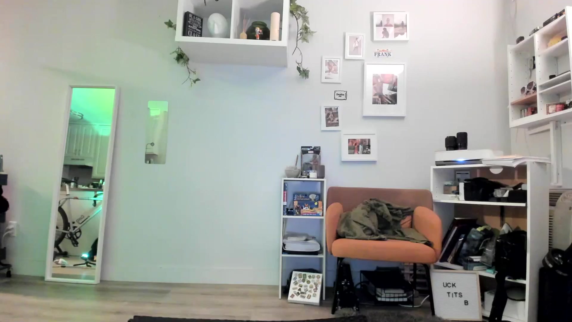 Gallery image thumbnail from Frankiiy_'s myfreecams stream on, 07/18/2023, 08:08 image 1 of 20