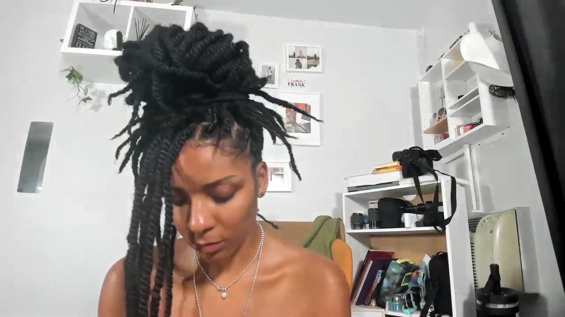 Gallery image thumbnail from Frankiiy_'s myfreecams stream on, 08/11/2023, 07:08 image 5 of 20