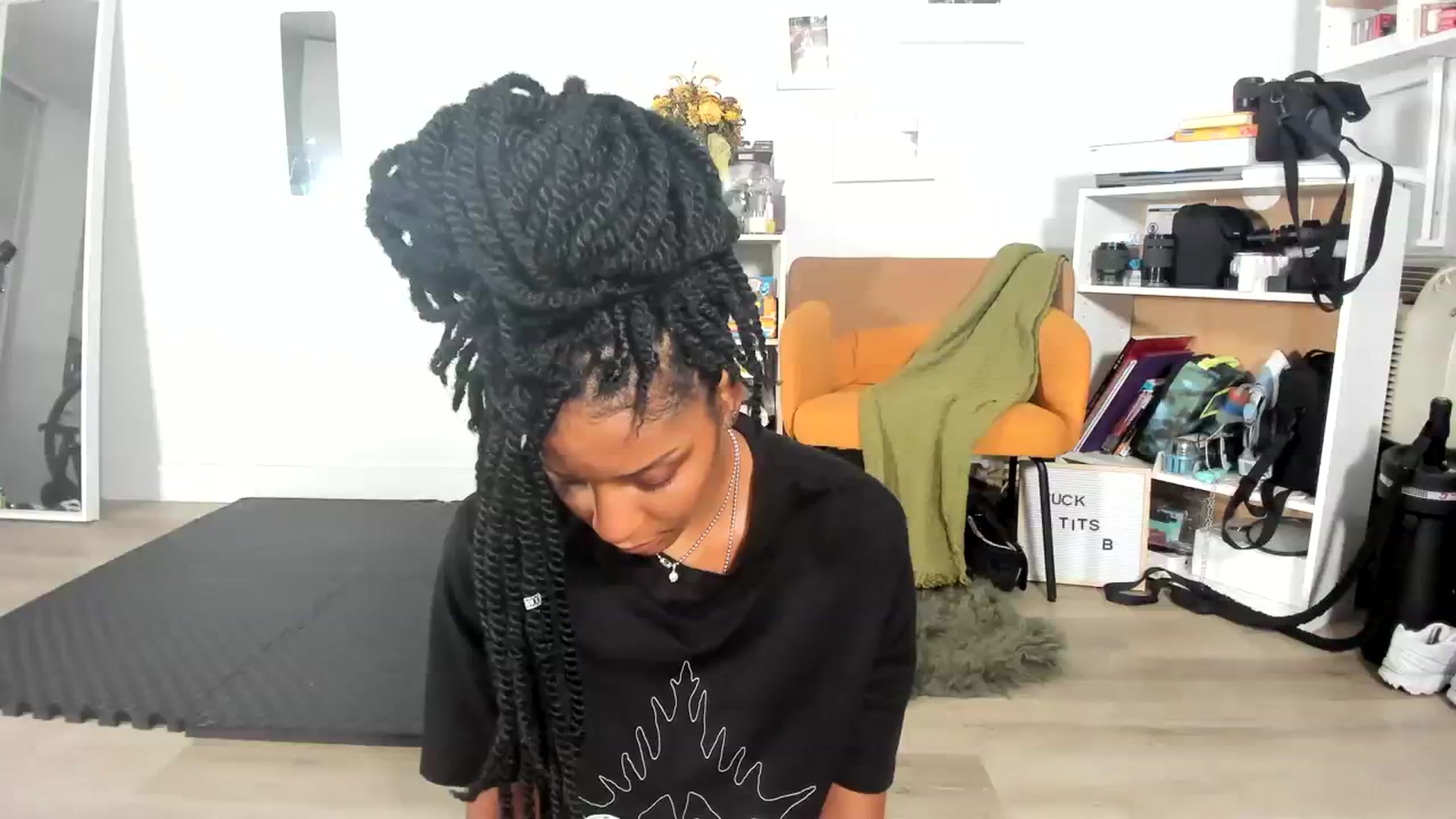 Gallery image thumbnail from Frankiiy_'s myfreecams stream on, 08/11/2023, 07:08 image 1 of 20