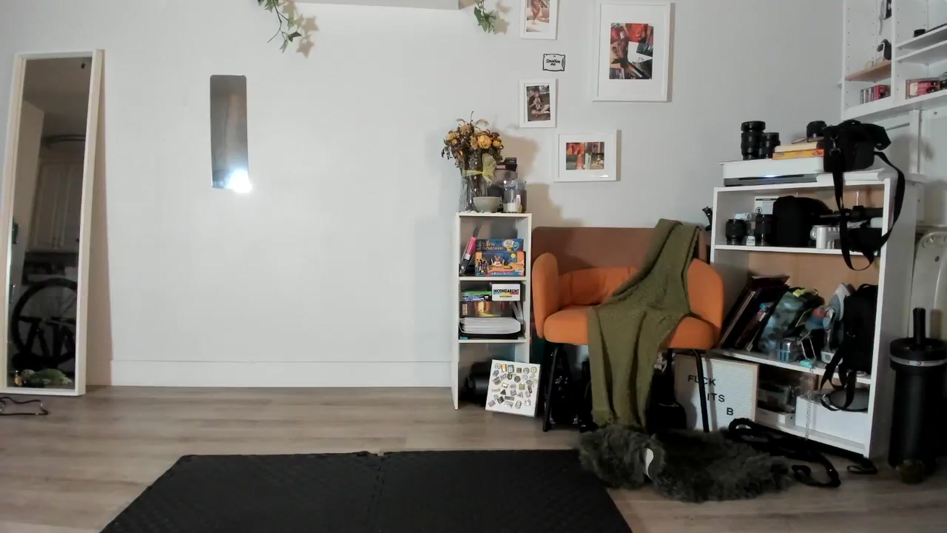 Gallery image thumbnail from Frankiiy_'s myfreecams stream on, 08/16/2023, 07:33 image 4 of 20