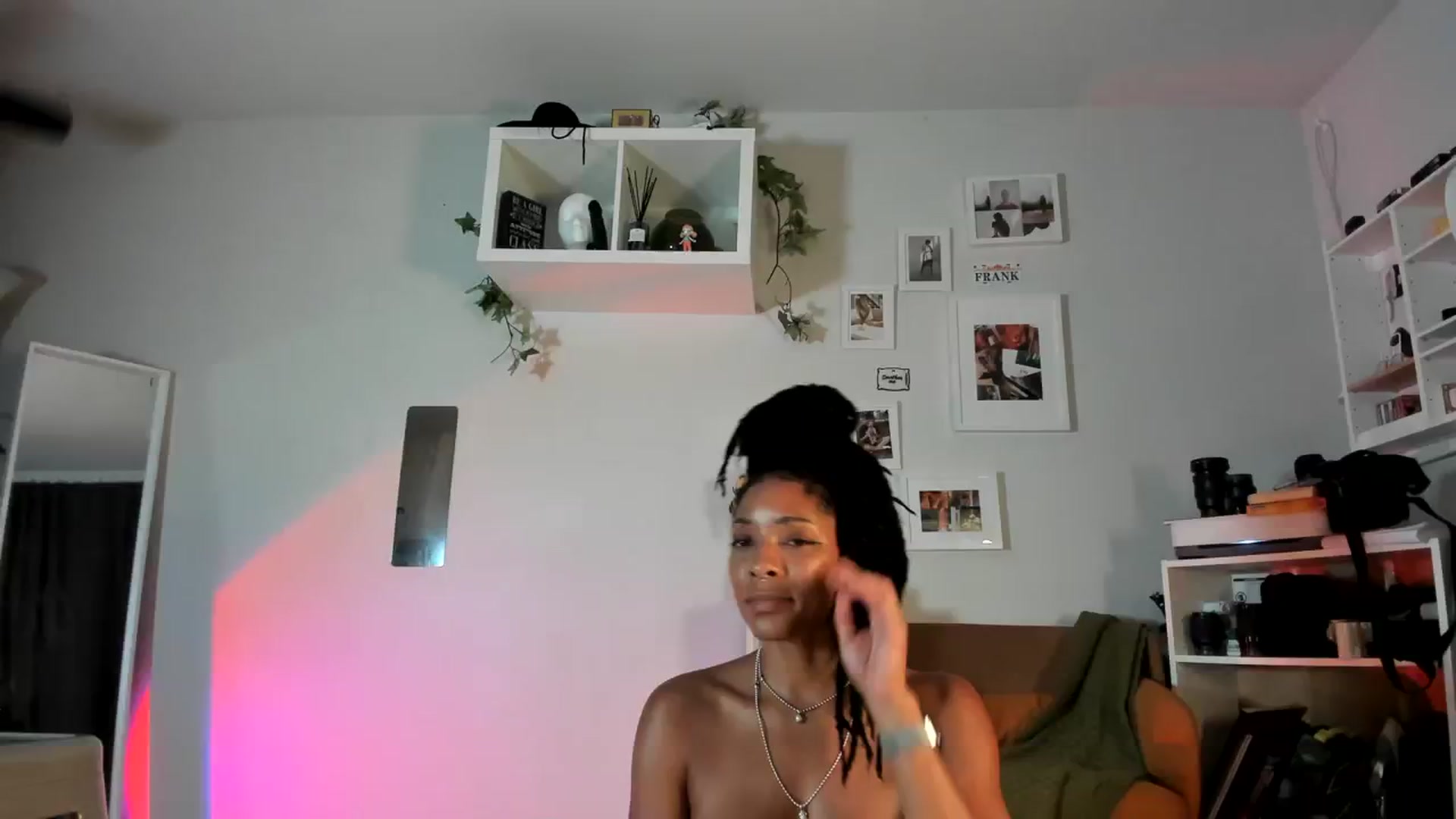 Gallery image thumbnail from Frankiiy_'s myfreecams stream on, 08/17/2023, 08:44 image 7 of 20