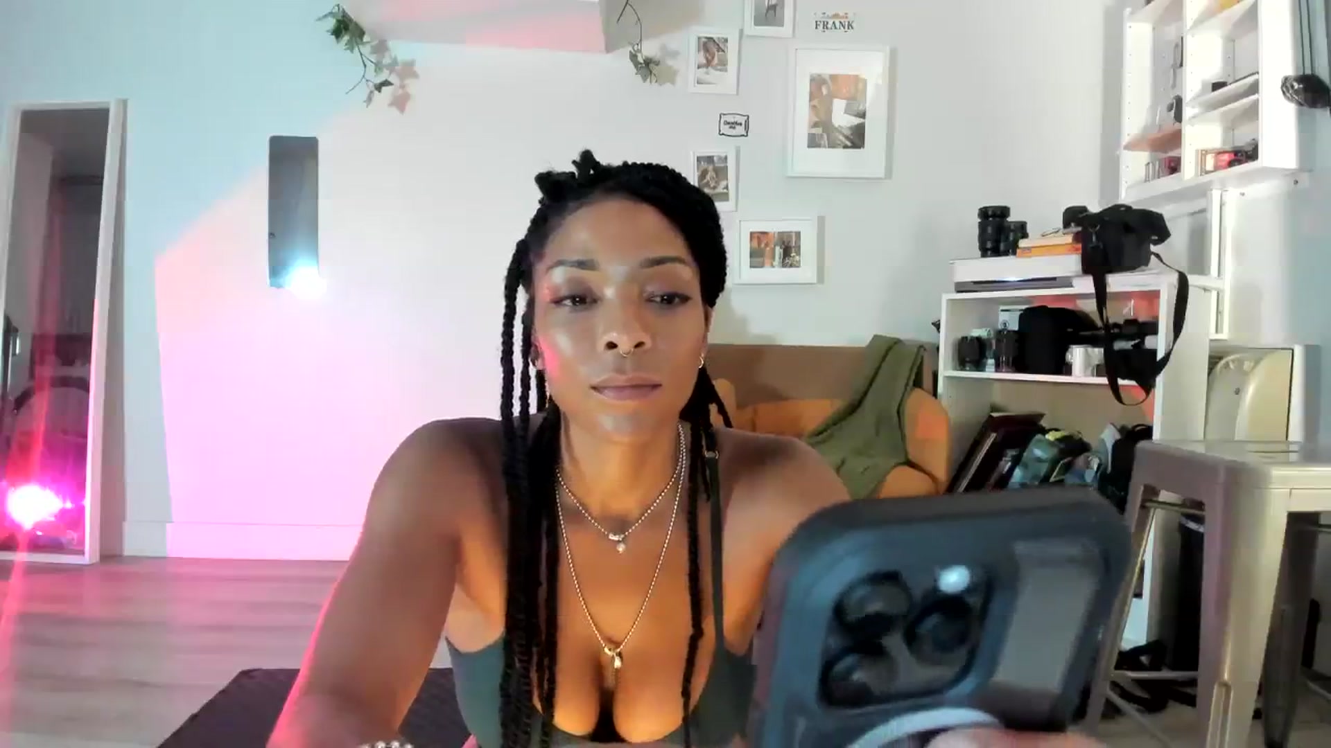 Gallery image thumbnail from Frankiiy_'s myfreecams stream on, 08/18/2023, 07:40 image 15 of 20