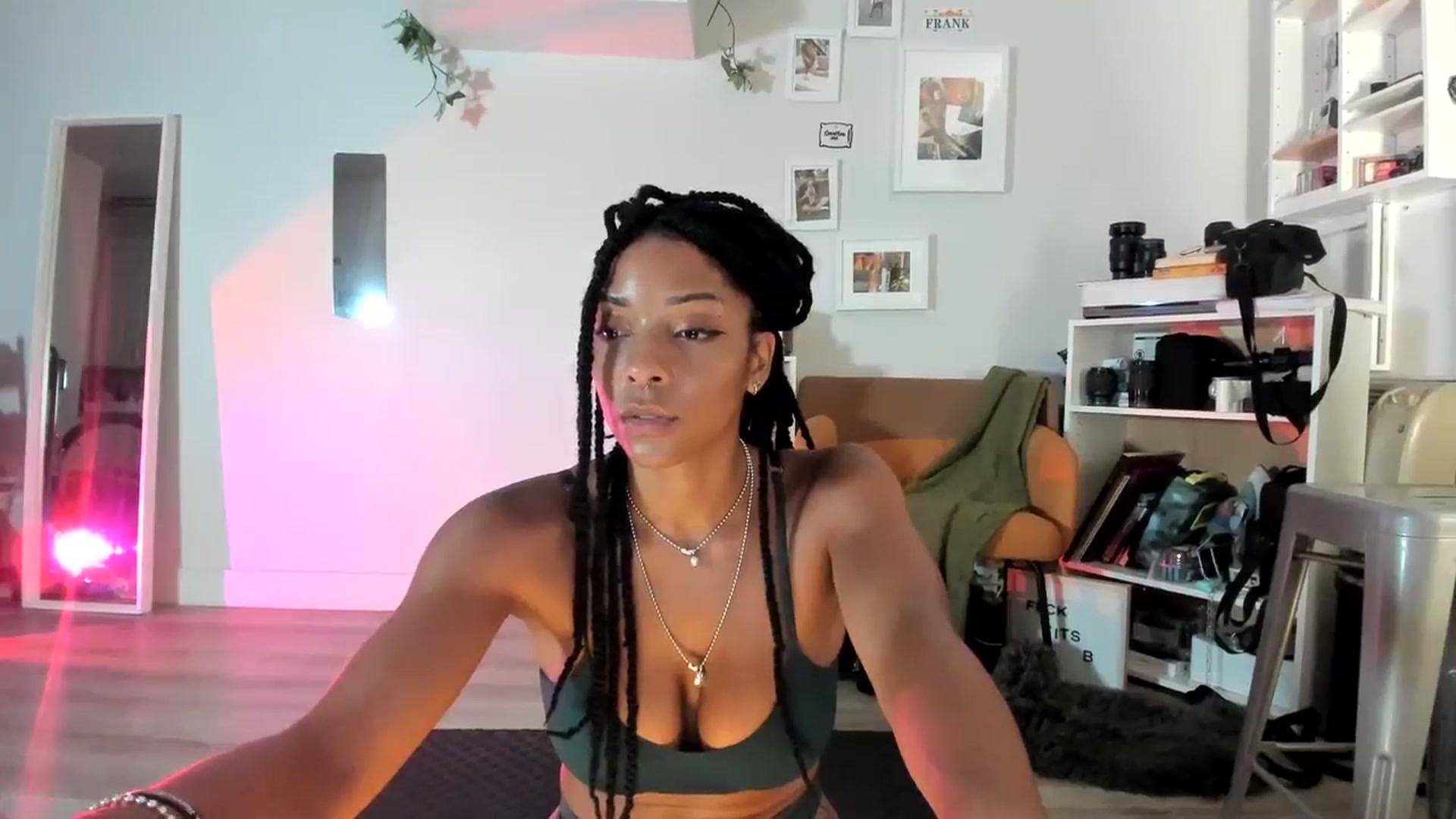 Gallery image thumbnail from Frankiiy_'s myfreecams stream on, 08/18/2023, 07:40 image 16 of 20