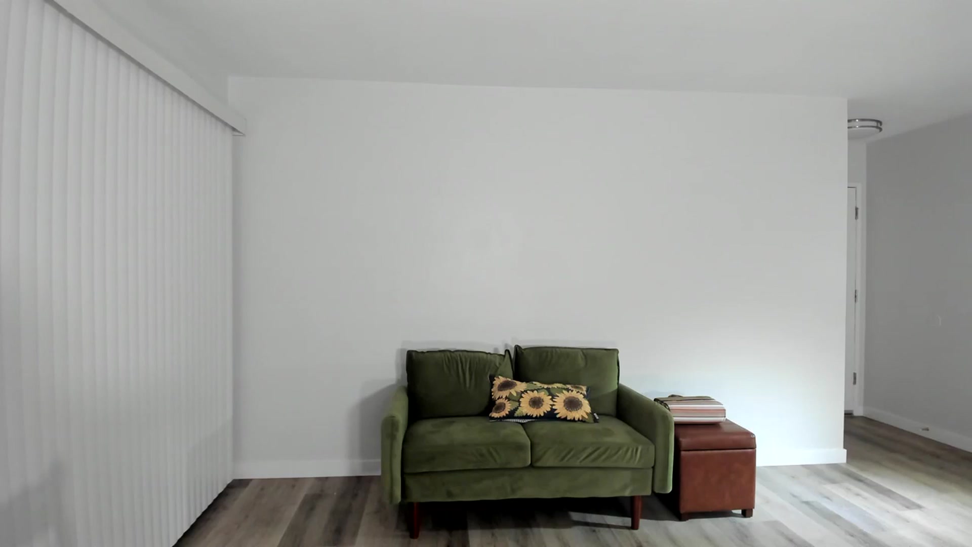Gallery image thumbnail from Frankiiy_'s myfreecams stream on, 09/13/2023, 05:12 image 16 of 20