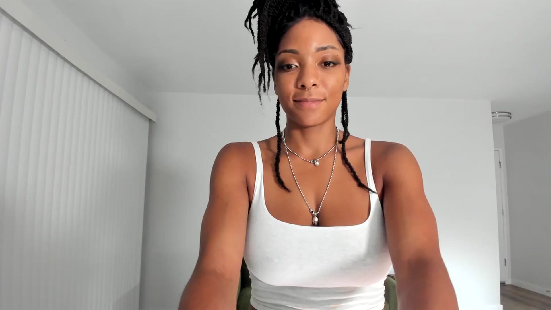 Gallery image thumbnail from Frankiiy_'s myfreecams stream on, 09/13/2023, 05:12 image 10 of 20