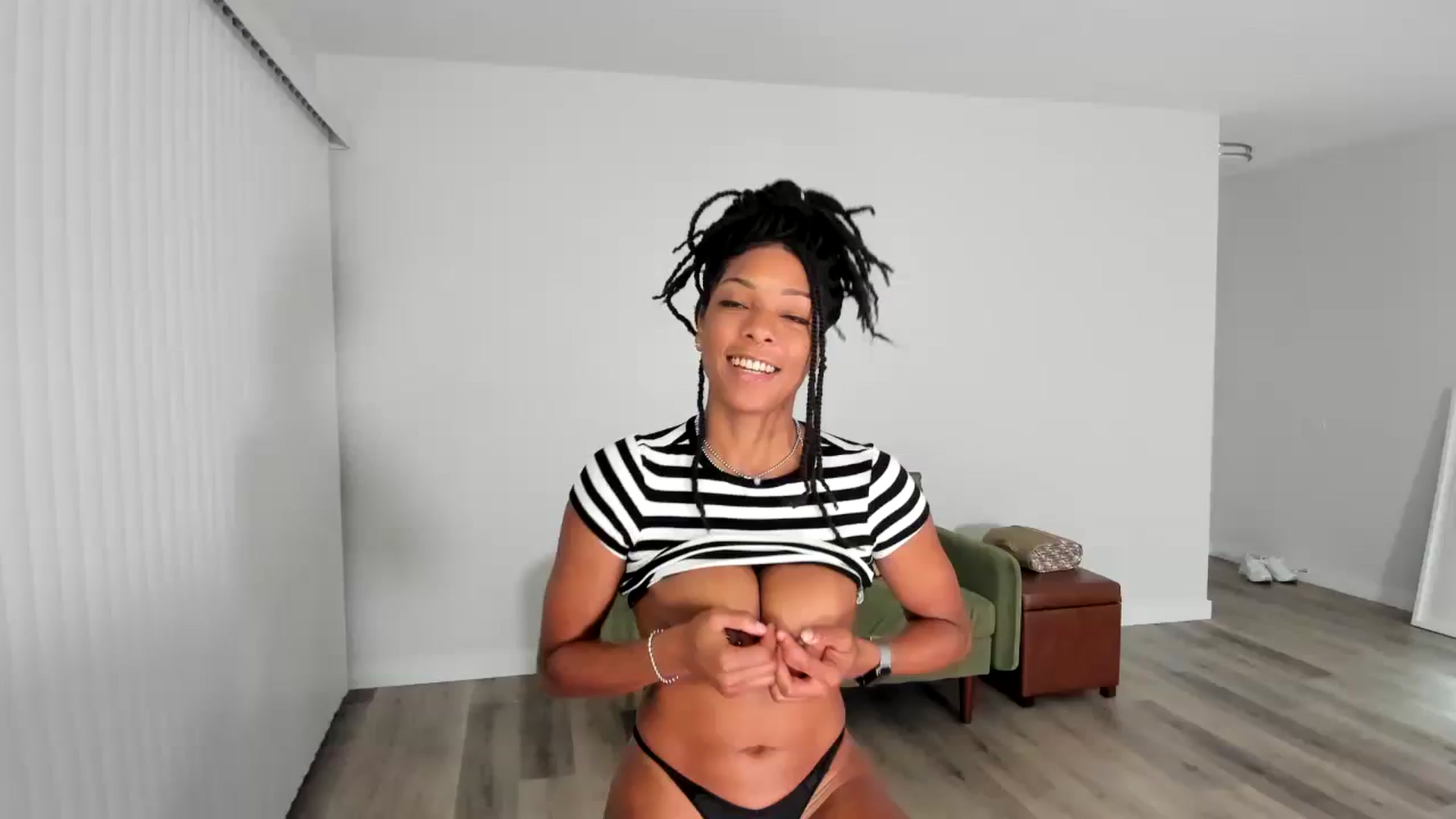Gallery image thumbnail from Frankiiy_'s myfreecams stream on, 09/14/2023, 08:11 image 2 of 20