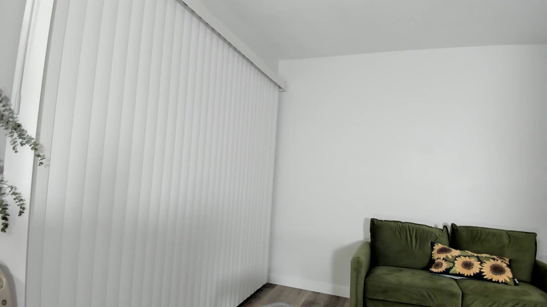 Gallery image thumbnail from Frankiiy_'s myfreecams stream on, 09/14/2023, 08:11 image 16 of 20