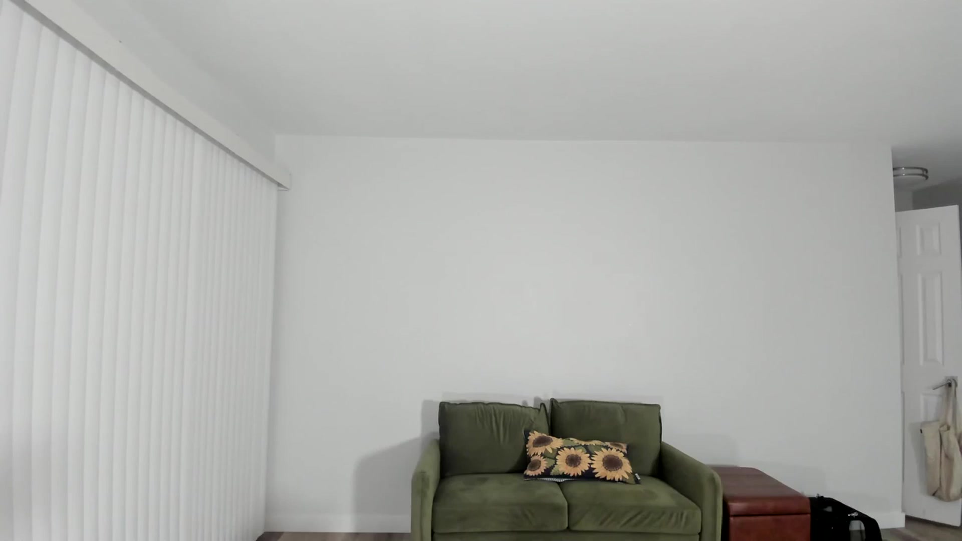 Gallery image thumbnail from Frankiiy_'s myfreecams stream on, 09/15/2023, 06:09 image 19 of 20