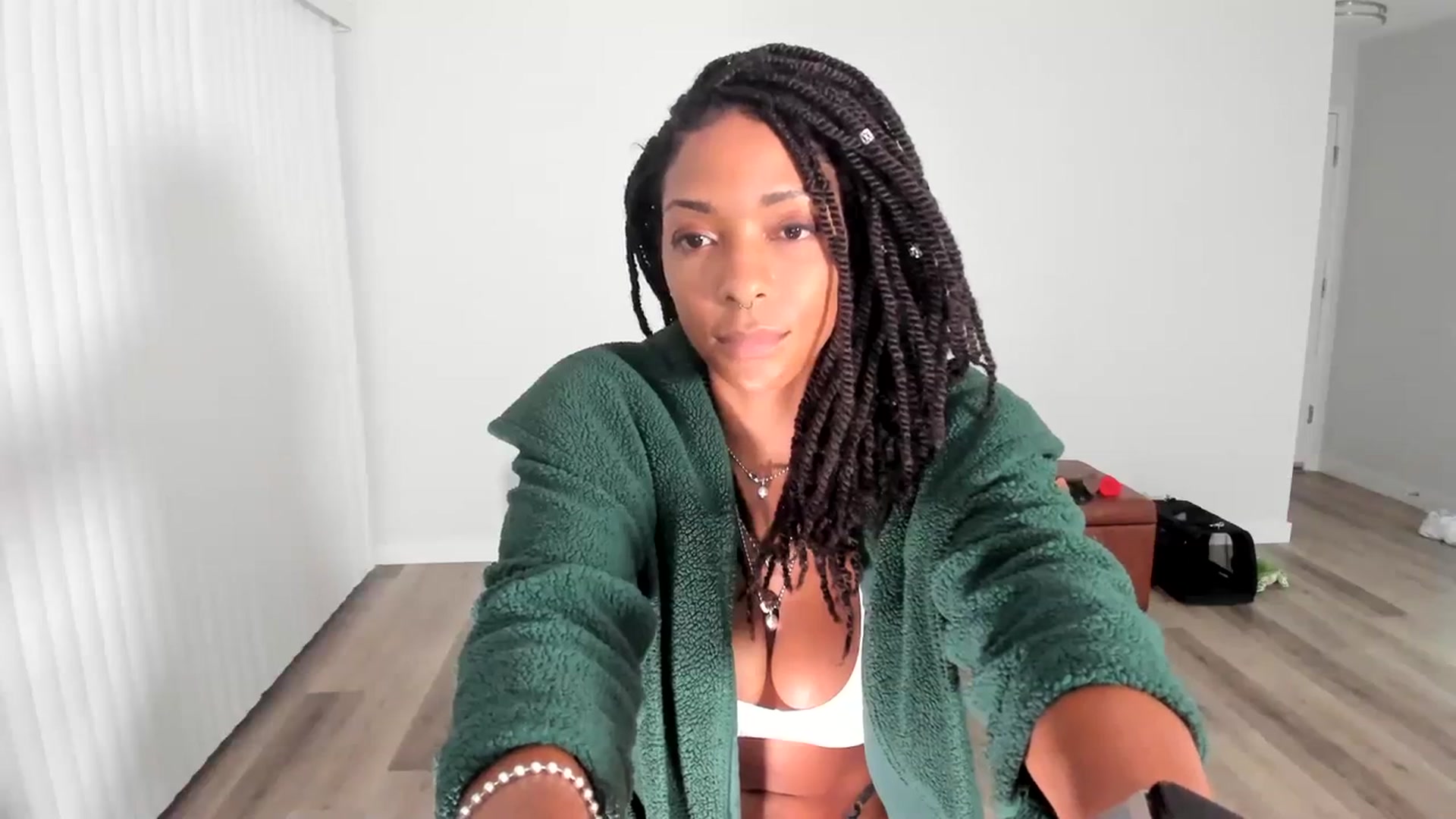Gallery image thumbnail from Frankiiy_'s myfreecams stream on, 09/15/2023, 06:09 image 5 of 20