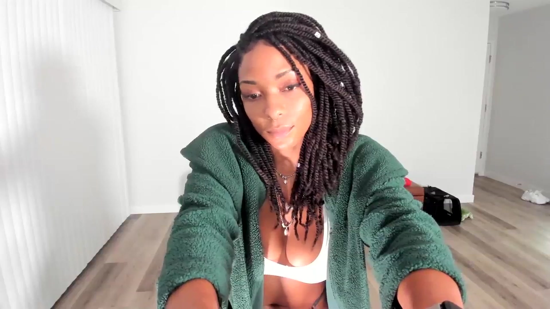 Gallery image thumbnail from Frankiiy_'s myfreecams stream on, 09/15/2023, 06:09 image 4 of 20