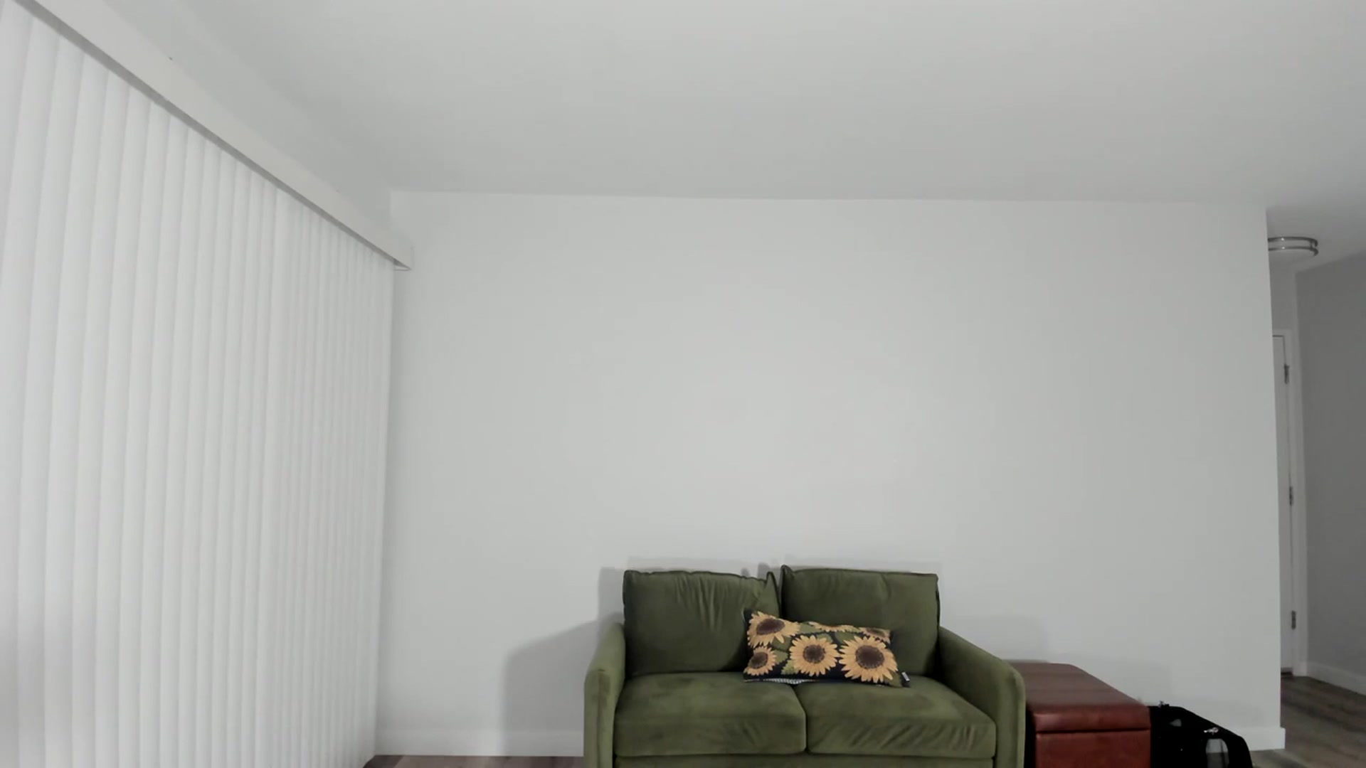 Gallery image thumbnail from Frankiiy_'s myfreecams stream on, 09/15/2023, 06:09 image 15 of 20