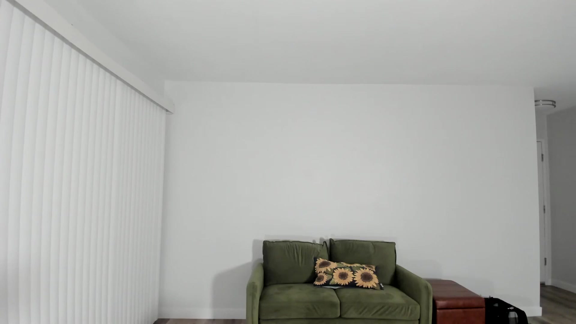 Gallery image thumbnail from Frankiiy_'s myfreecams stream on, 09/15/2023, 06:09 image 14 of 20