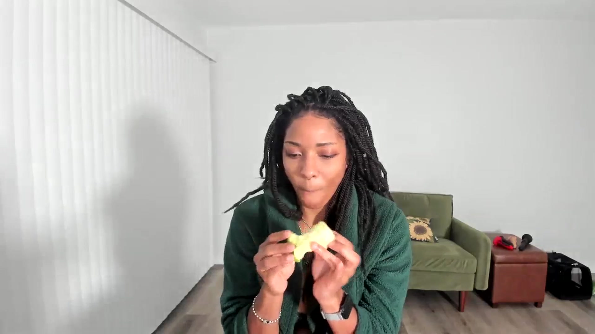 Gallery image thumbnail from Frankiiy_'s myfreecams stream on, 09/15/2023, 07:30 image 17 of 20