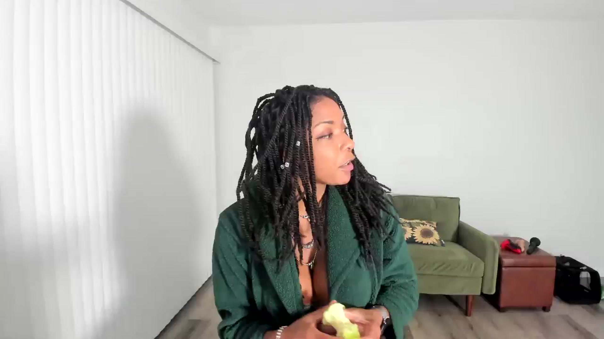 Gallery image thumbnail from Frankiiy_'s myfreecams stream on, 09/15/2023, 07:30 image 18 of 20