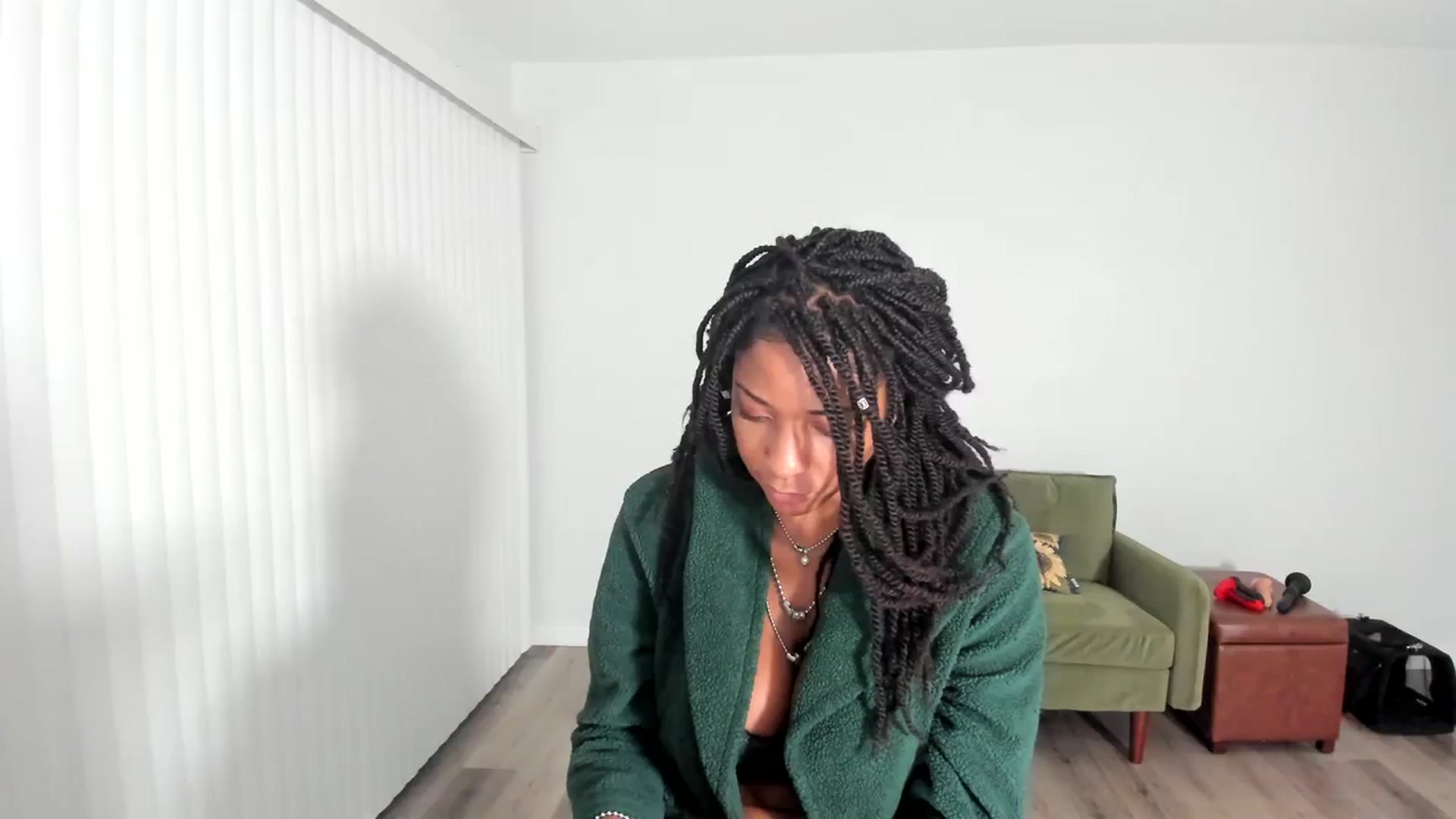 Gallery image thumbnail from Frankiiy_'s myfreecams stream on, 09/15/2023, 07:30 image 10 of 20