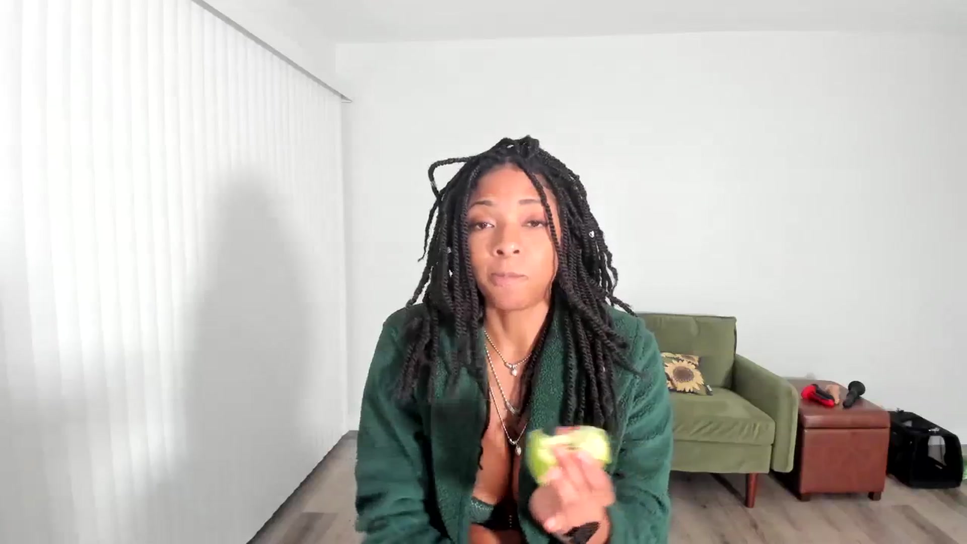 Gallery image thumbnail from Frankiiy_'s myfreecams stream on, 09/15/2023, 07:30 image 16 of 20
