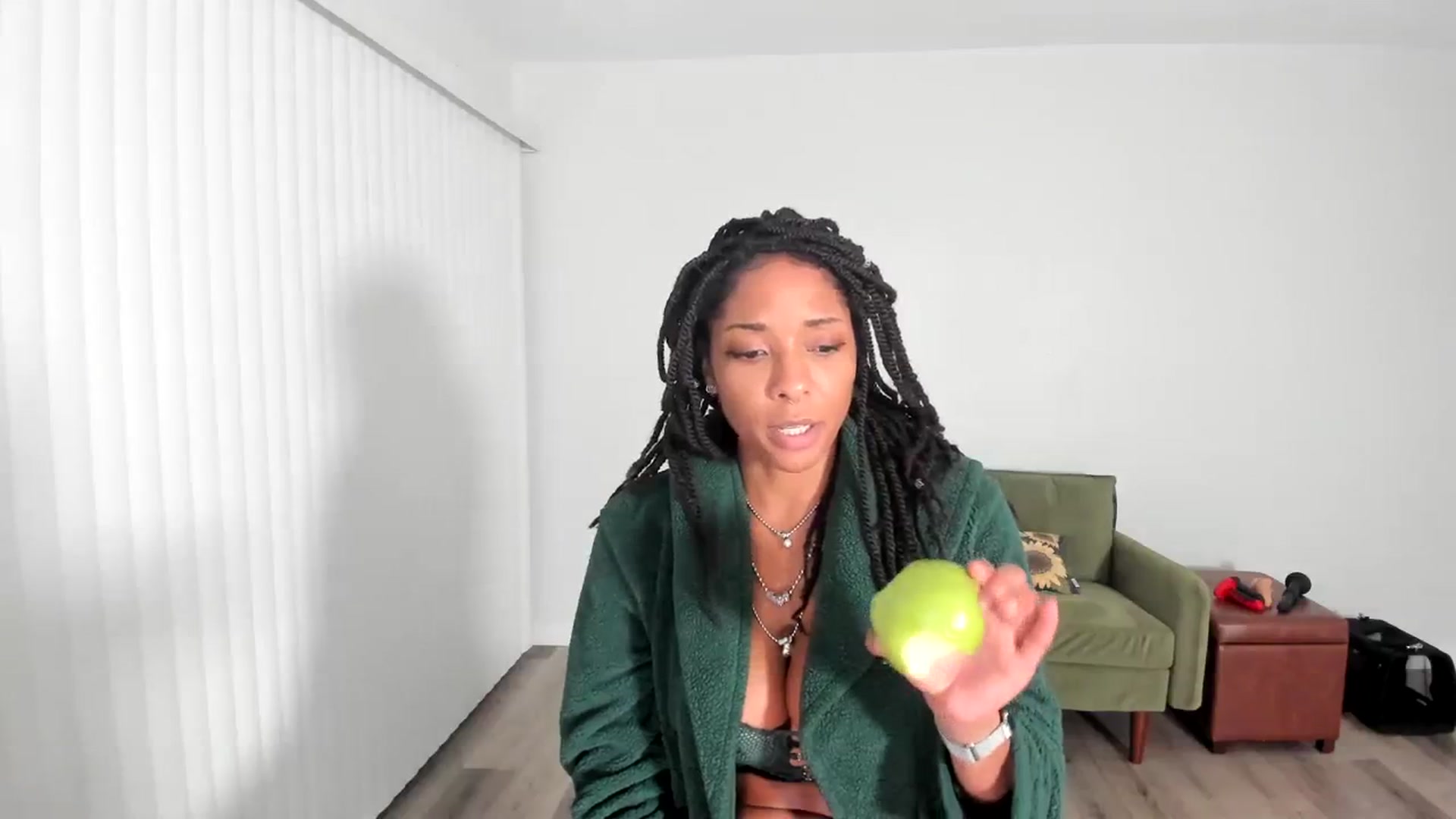 Gallery image thumbnail from Frankiiy_'s myfreecams stream on, 09/15/2023, 07:30 image 4 of 20
