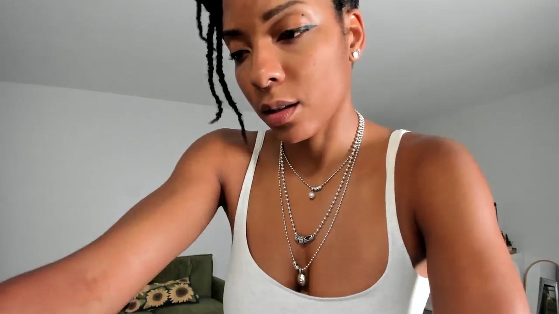 Gallery image thumbnail from Frankiiy_'s myfreecams stream on, 09/27/2023, 08:29 image 14 of 20