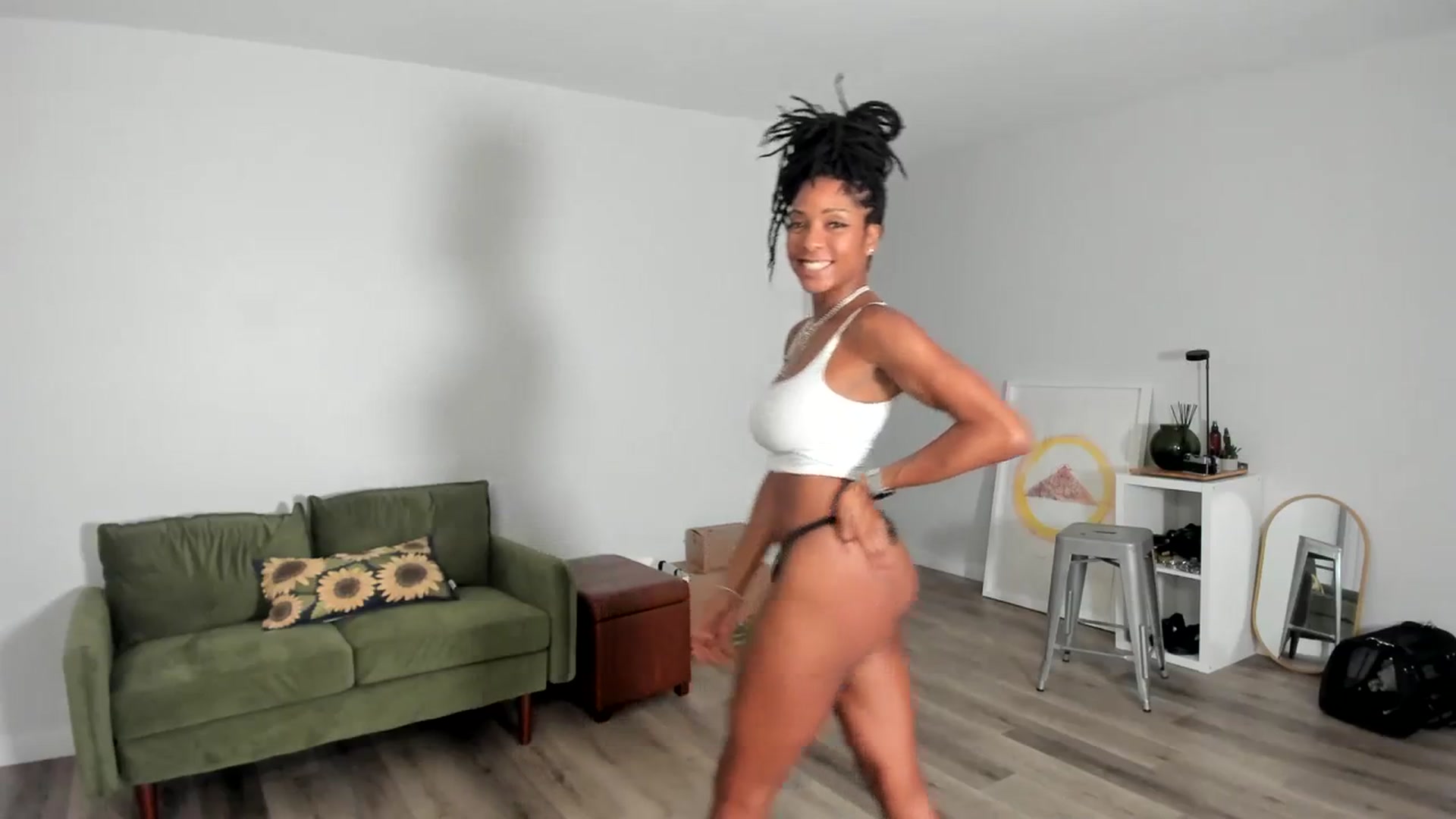 Gallery image thumbnail from Frankiiy_'s myfreecams stream on, 09/27/2023, 08:29 image 16 of 20