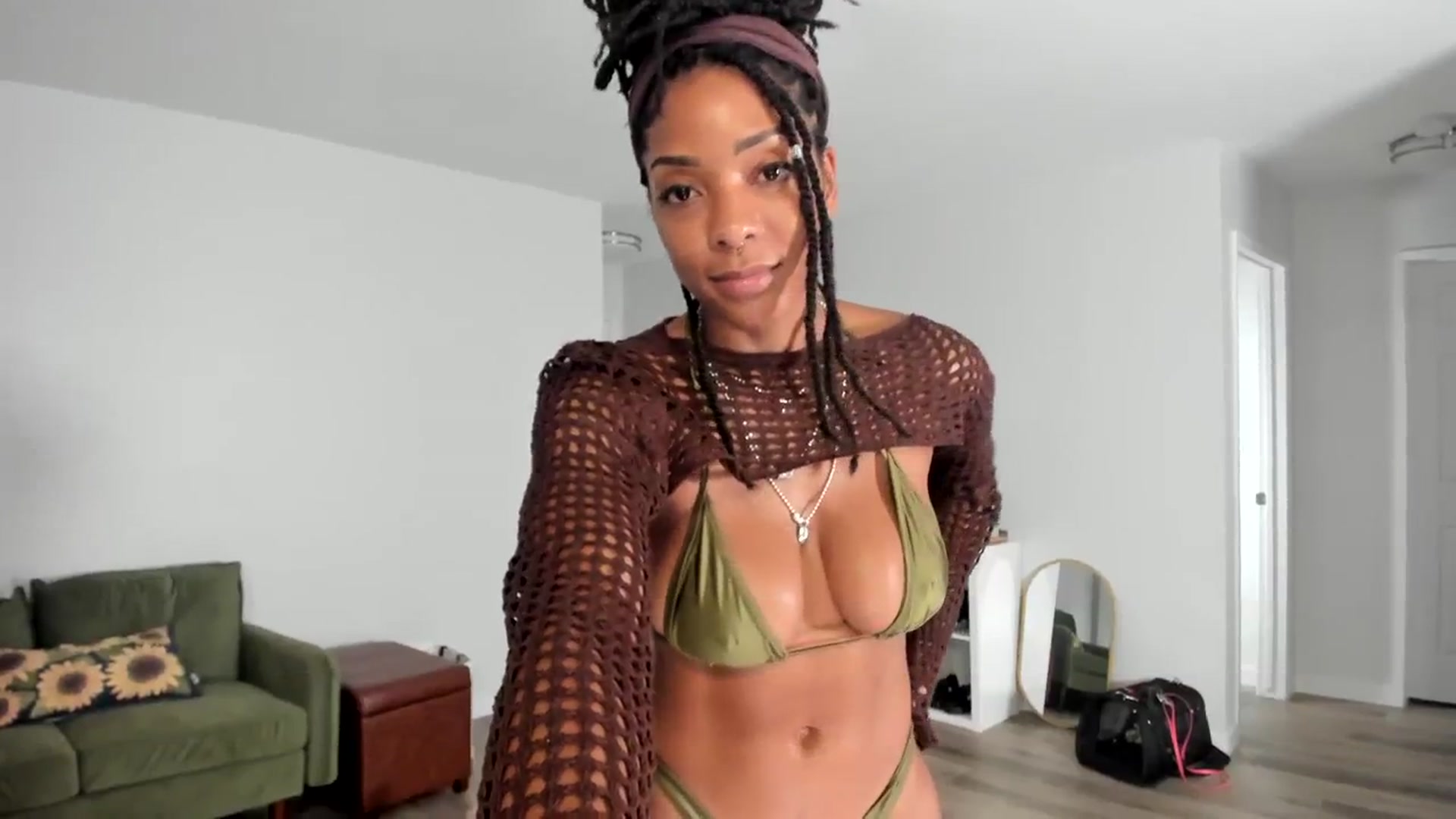 Gallery image thumbnail from Frankiiy_'s myfreecams stream on, 09/28/2023, 07:09 image 3 of 20