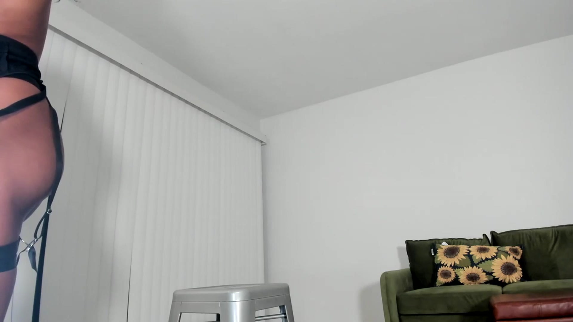 Gallery image thumbnail from Frankiiy_'s myfreecams stream on, 10/06/2023, 08:38 image 14 of 20
