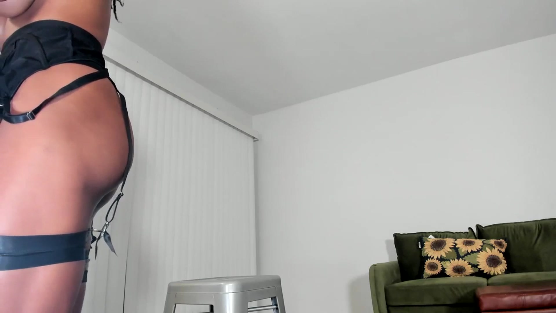 Gallery image thumbnail from Frankiiy_'s myfreecams stream on, 10/06/2023, 08:38 image 15 of 20