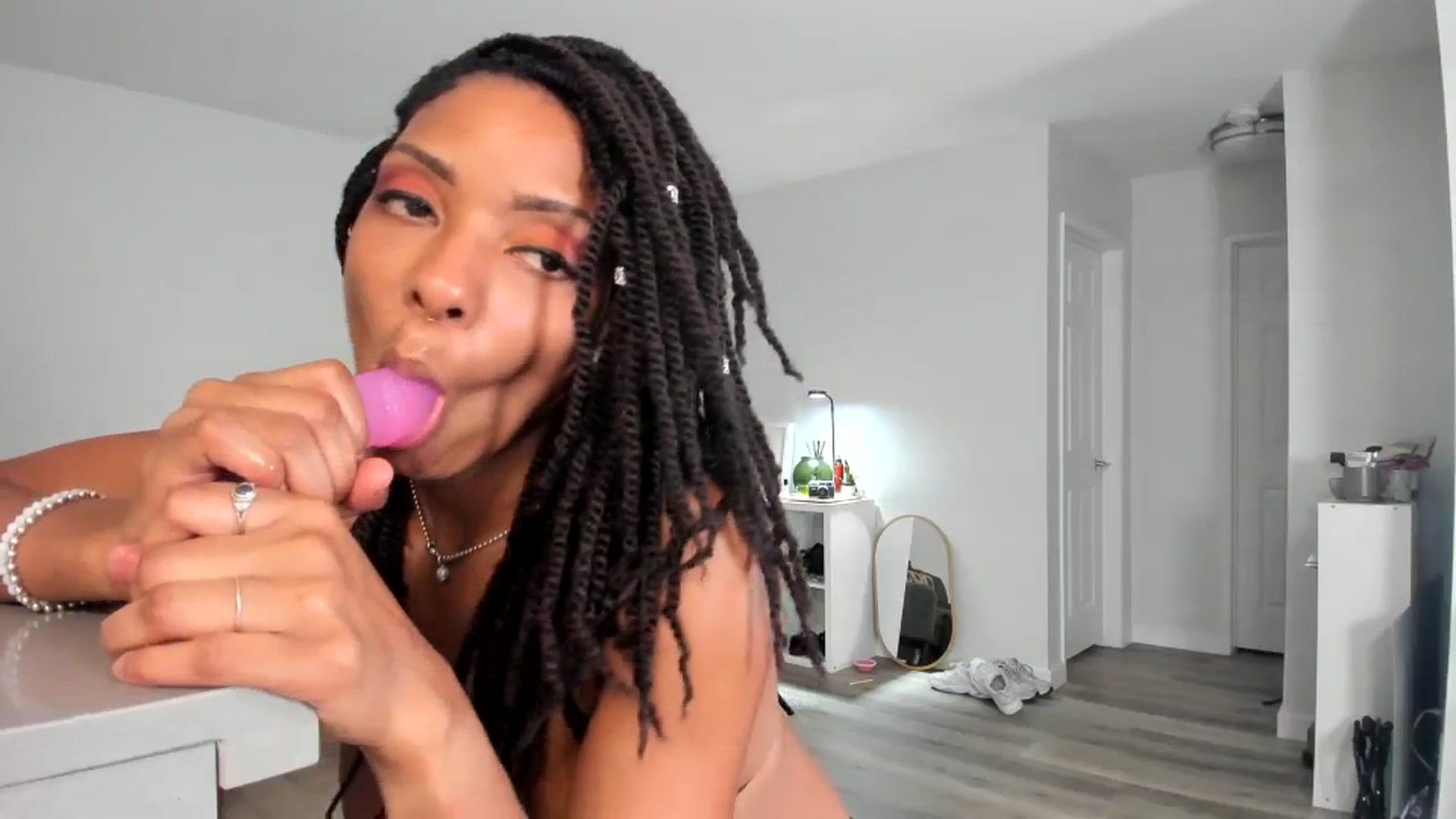 Gallery image thumbnail from Frankiiy_'s myfreecams stream on, 10/13/2023, 08:17 image 11 of 20