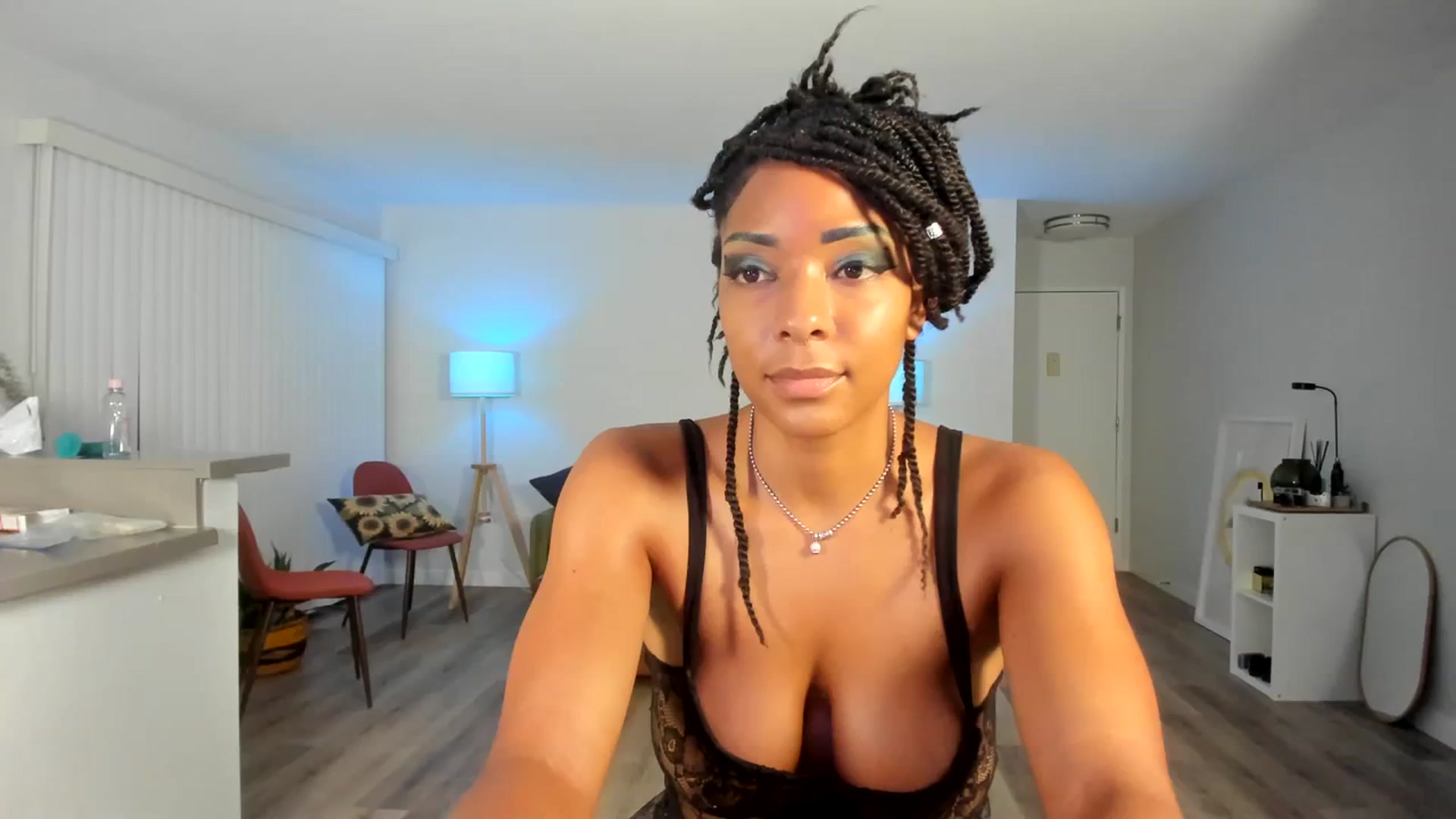 Gallery image thumbnail from Frankiiy_'s myfreecams stream on, 10/19/2023, 05:49 image 12 of 20