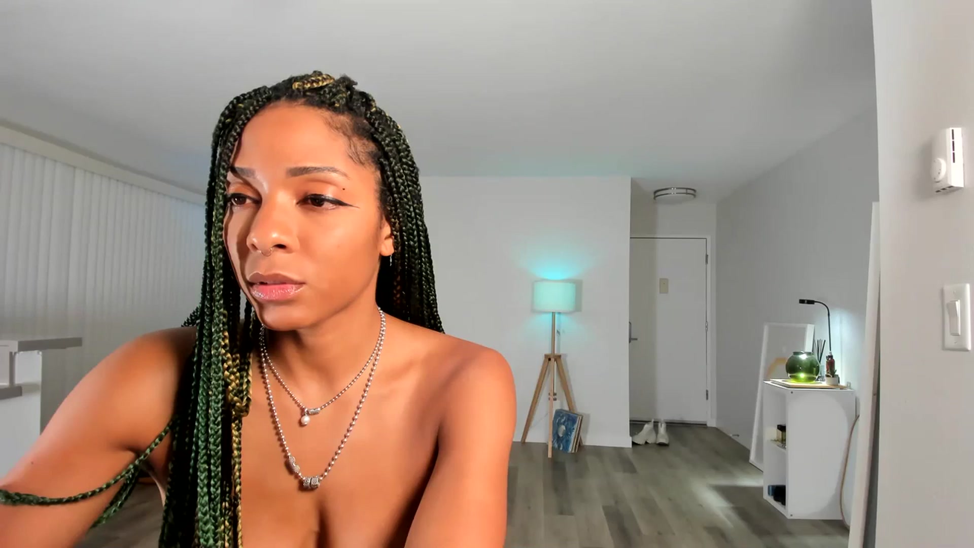 Gallery image thumbnail from Frankiiy_'s myfreecams stream on, 11/16/2023, 06:16 image 17 of 20