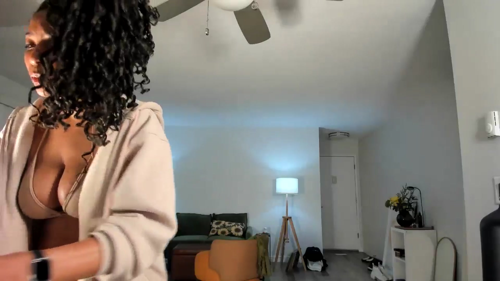 Gallery image thumbnail from Frankiiy_'s myfreecams stream on, 06/06/2024, 09:04 image 13 of 20