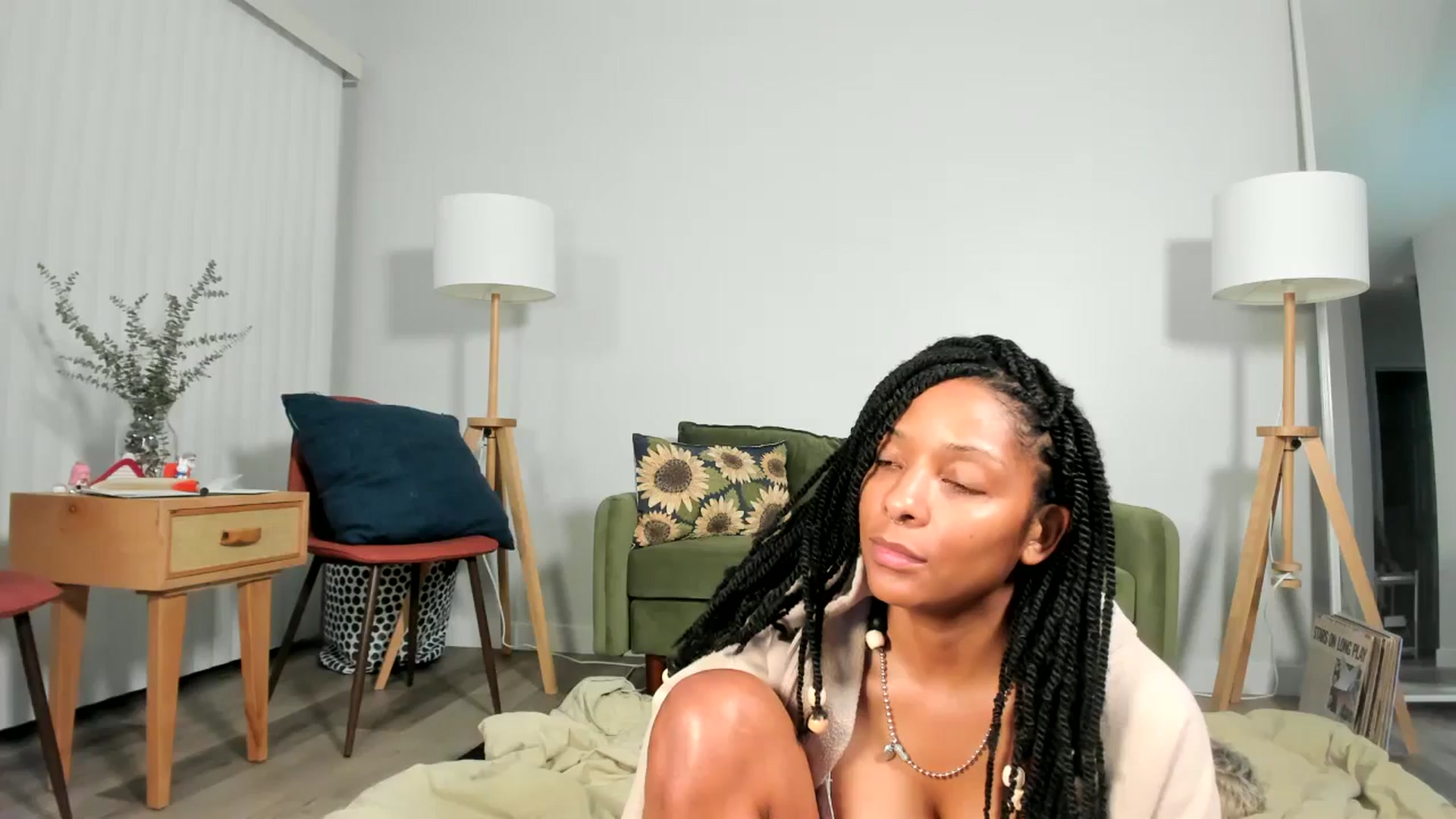 Gallery image thumbnail from Frankiiy_'s myfreecams stream on, 07/31/2024, 08:35 image 18 of 20