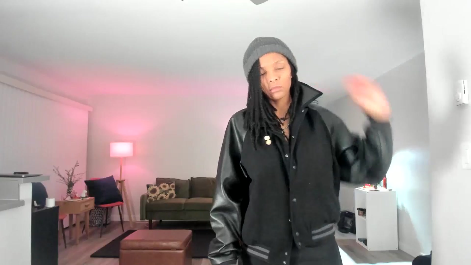 Gallery image thumbnail from Frankiiy_'s myfreecams stream on, 08/08/2024, 06:43 image 13 of 20