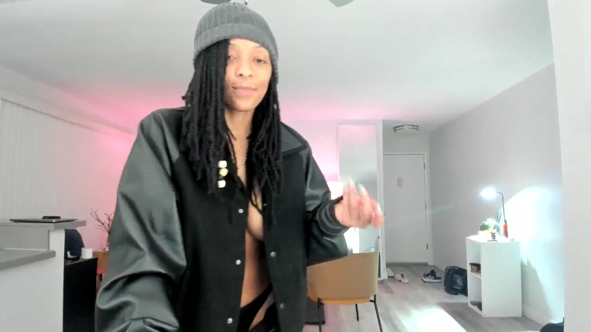 Gallery image thumbnail from Frankiiy_'s myfreecams stream on, 08/08/2024, 06:43 image 17 of 20