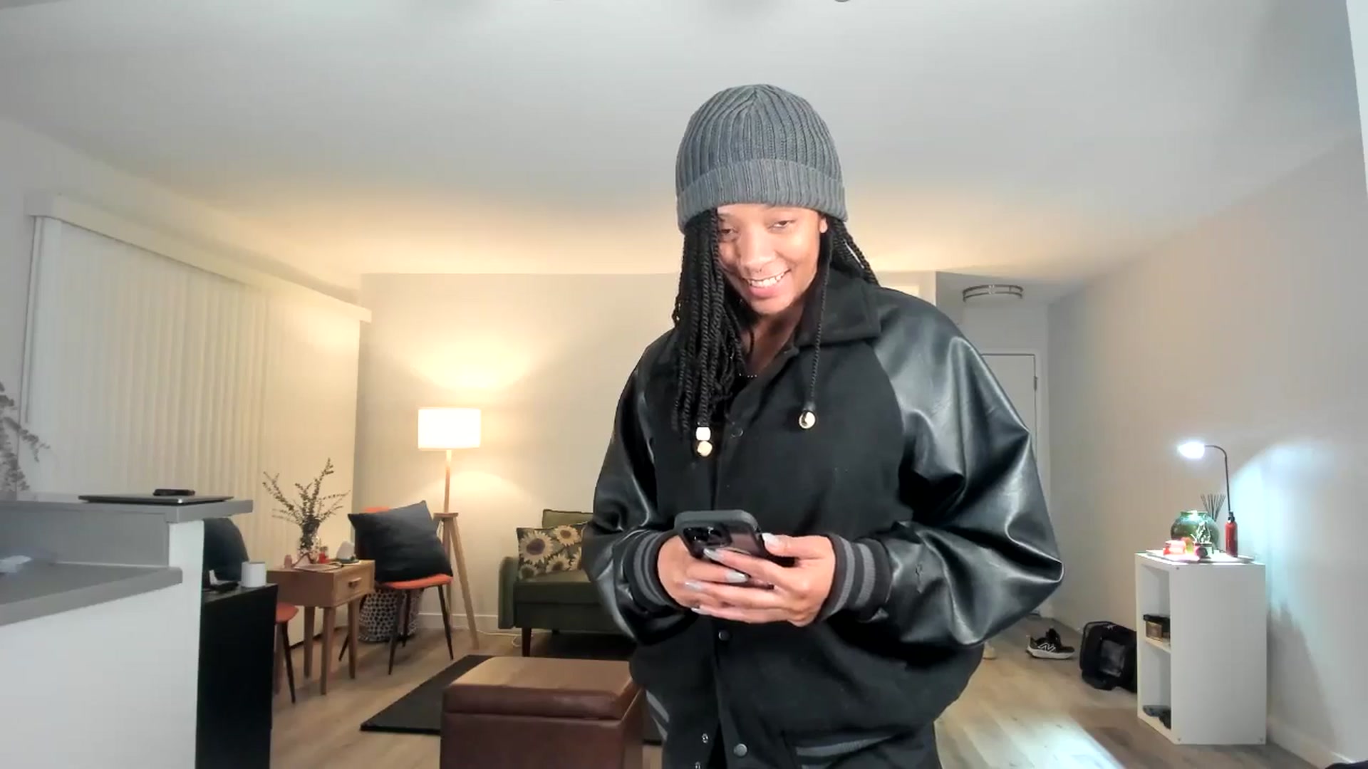 Gallery image thumbnail from Frankiiy_'s myfreecams stream on, 08/08/2024, 06:43 image 4 of 20