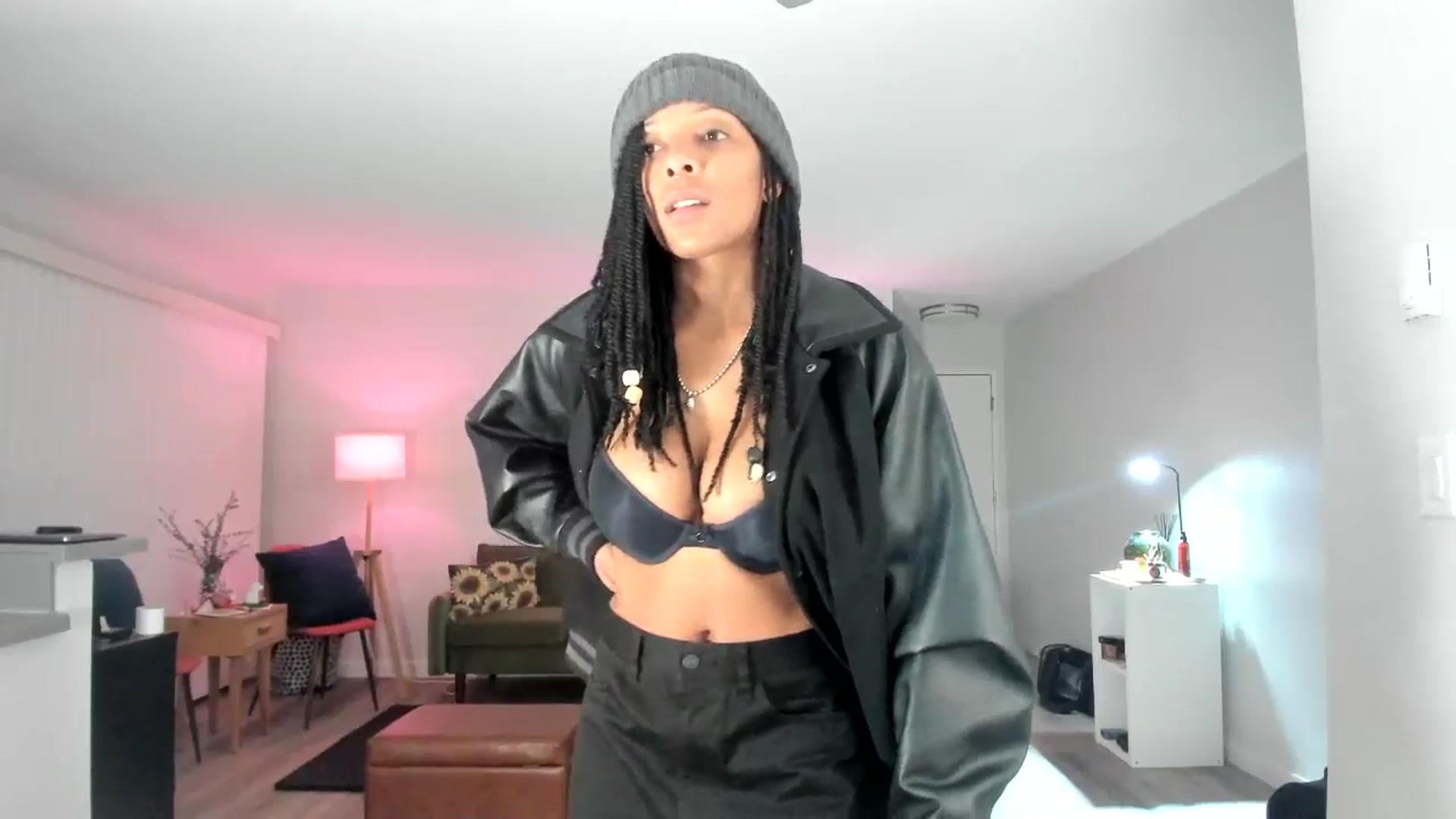 Gallery image thumbnail from Frankiiy_'s myfreecams stream on, 08/08/2024, 06:43 image 11 of 20