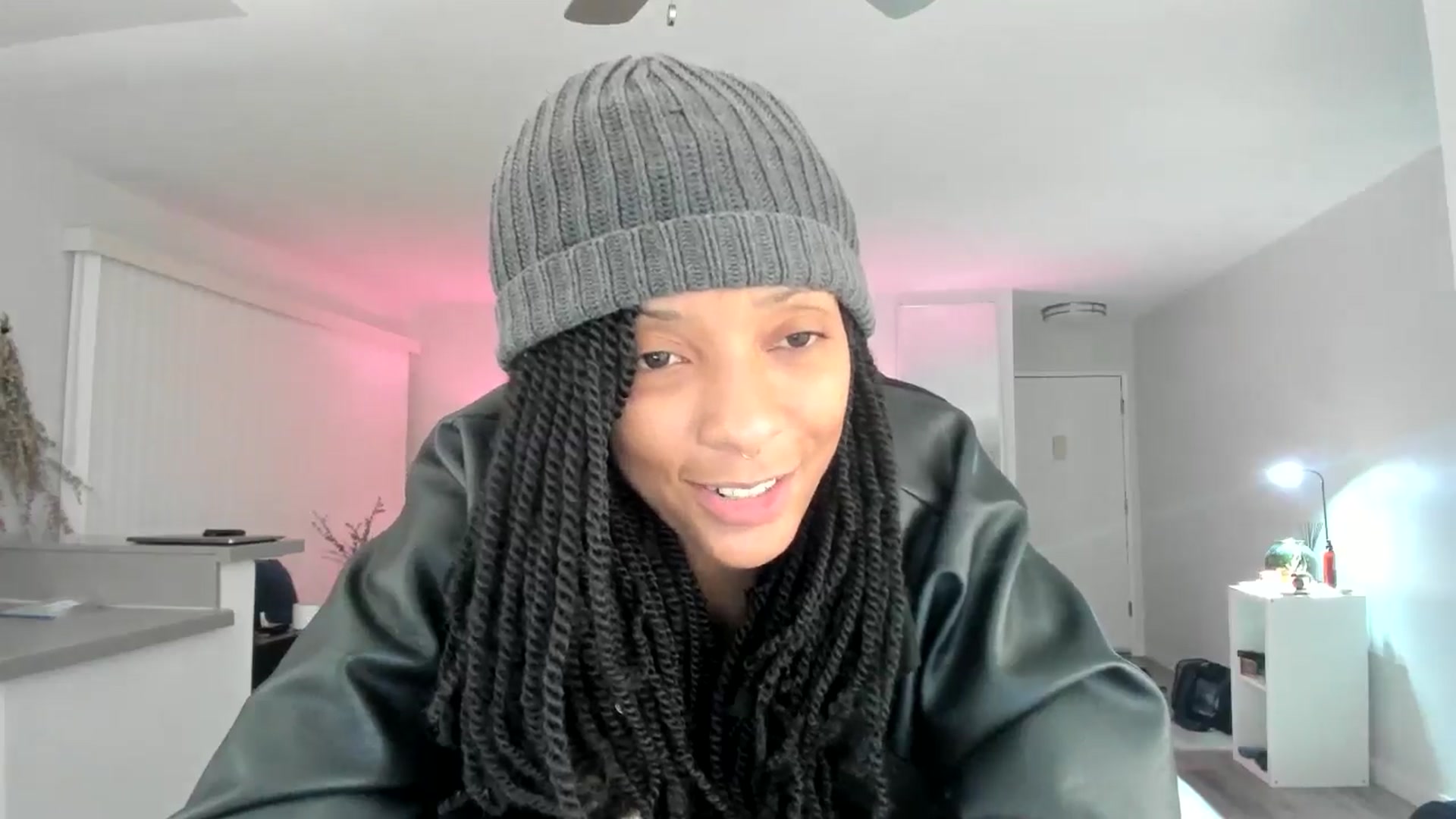 Gallery image thumbnail from Frankiiy_'s myfreecams stream on, 08/08/2024, 06:43 image 18 of 20