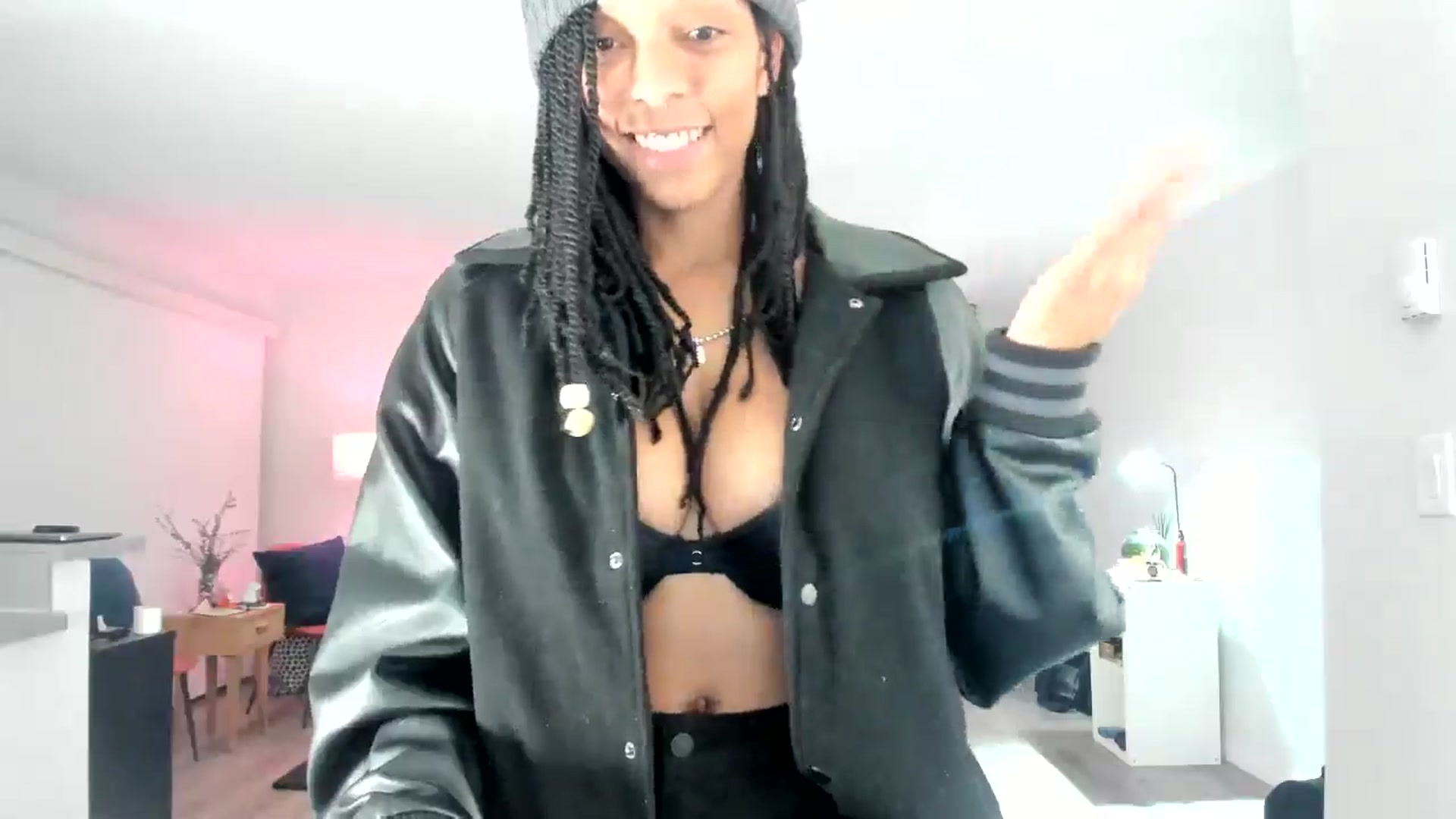 Gallery image thumbnail from Frankiiy_'s myfreecams stream on, 08/08/2024, 06:43 image 10 of 20