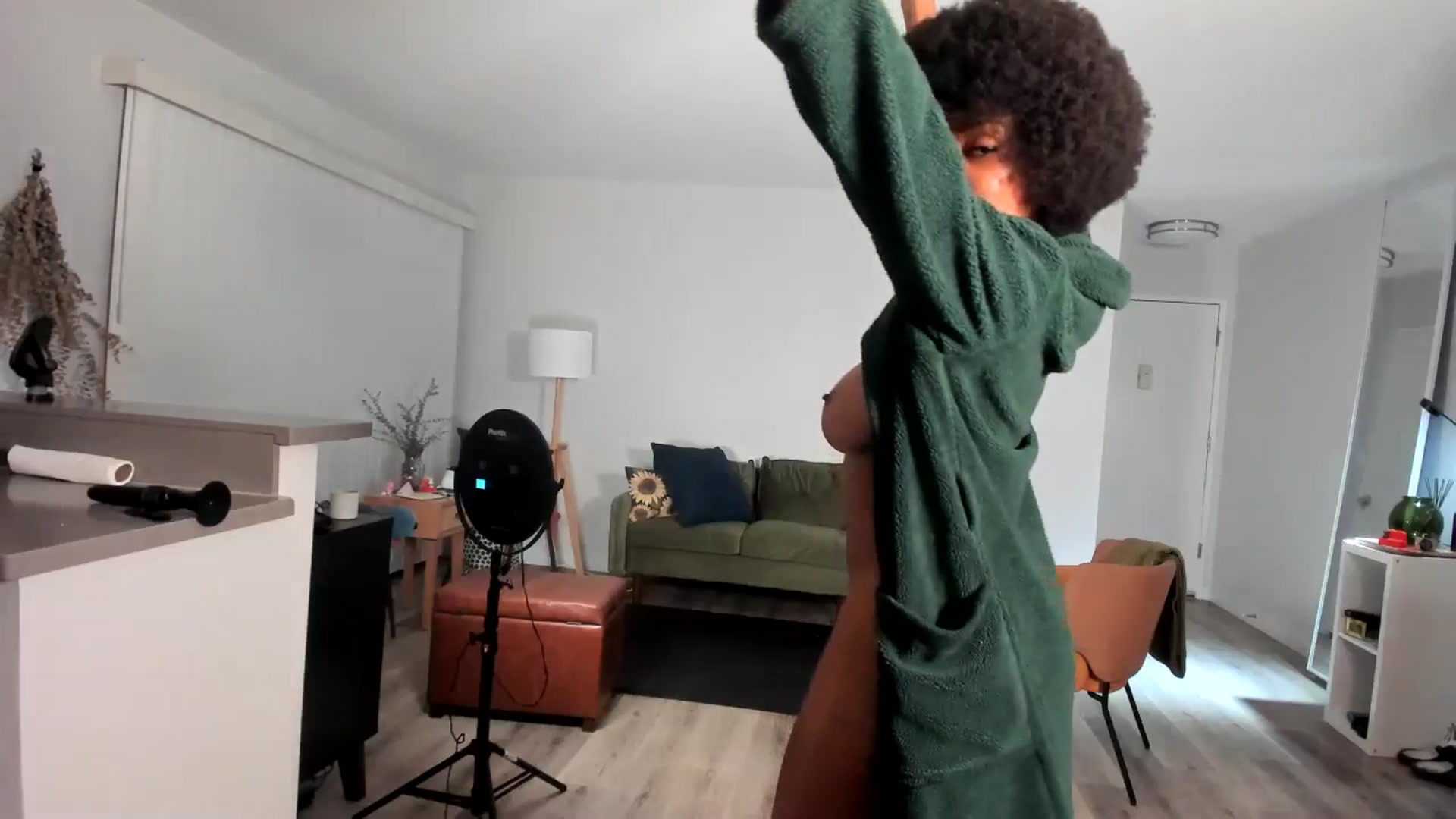 Gallery image thumbnail from Frankiiy_'s myfreecams stream on, 08/13/2024, 06:16 image 7 of 20