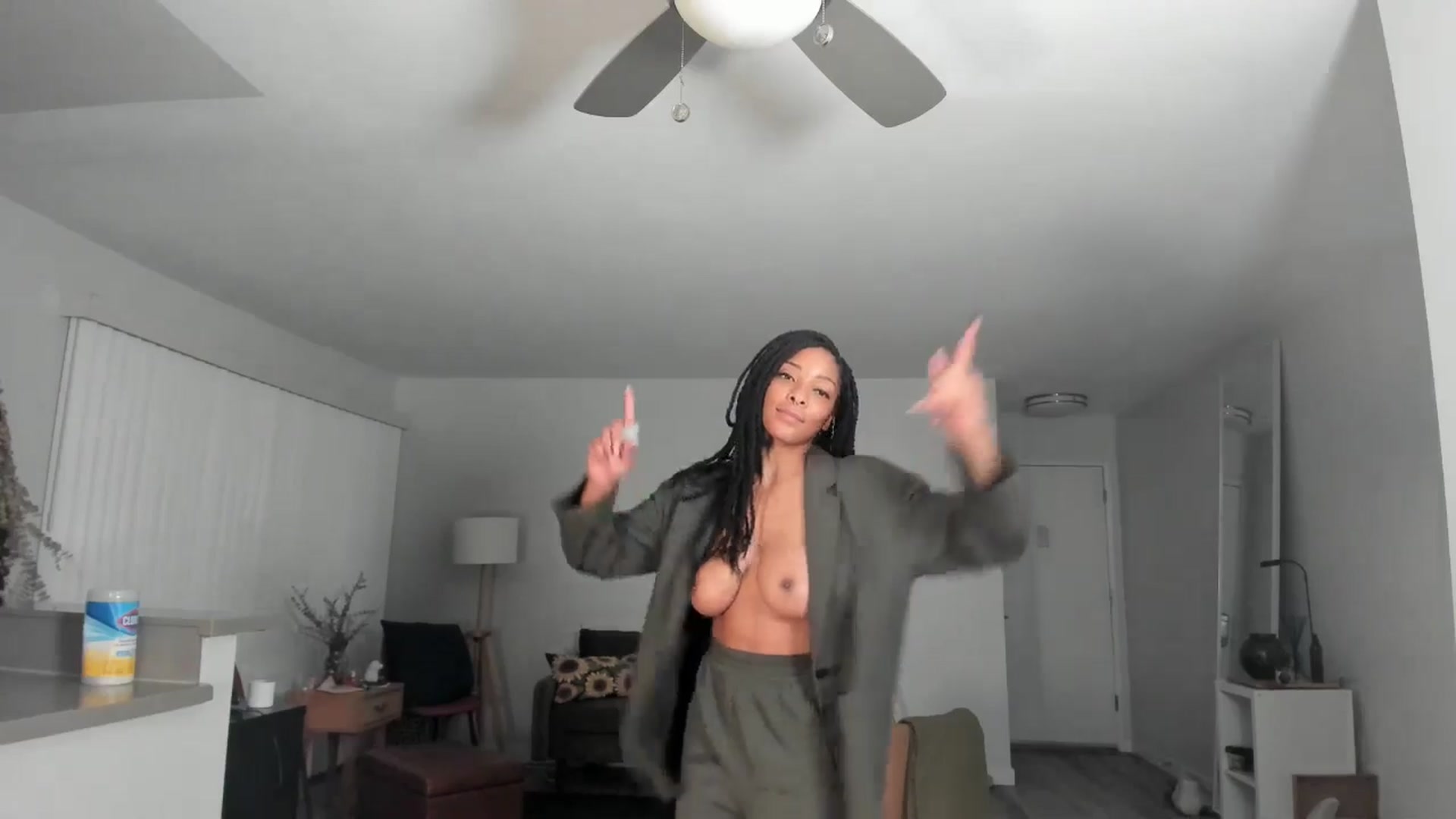 Gallery image thumbnail from Frankiiy_'s myfreecams stream on, 08/18/2024, 10:32 image 16 of 20