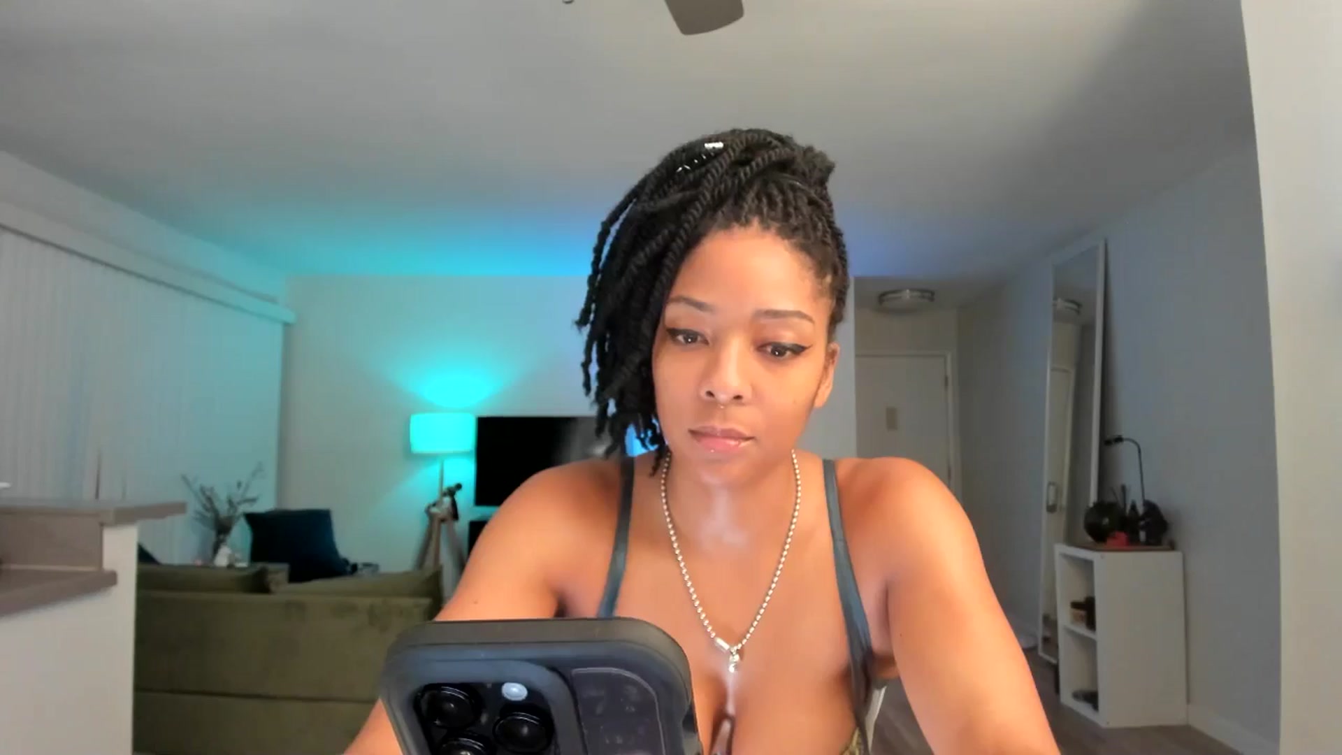 Gallery image thumbnail from Frankiiy_'s myfreecams stream on, 10/24/2024, 08:56 image 3 of 20